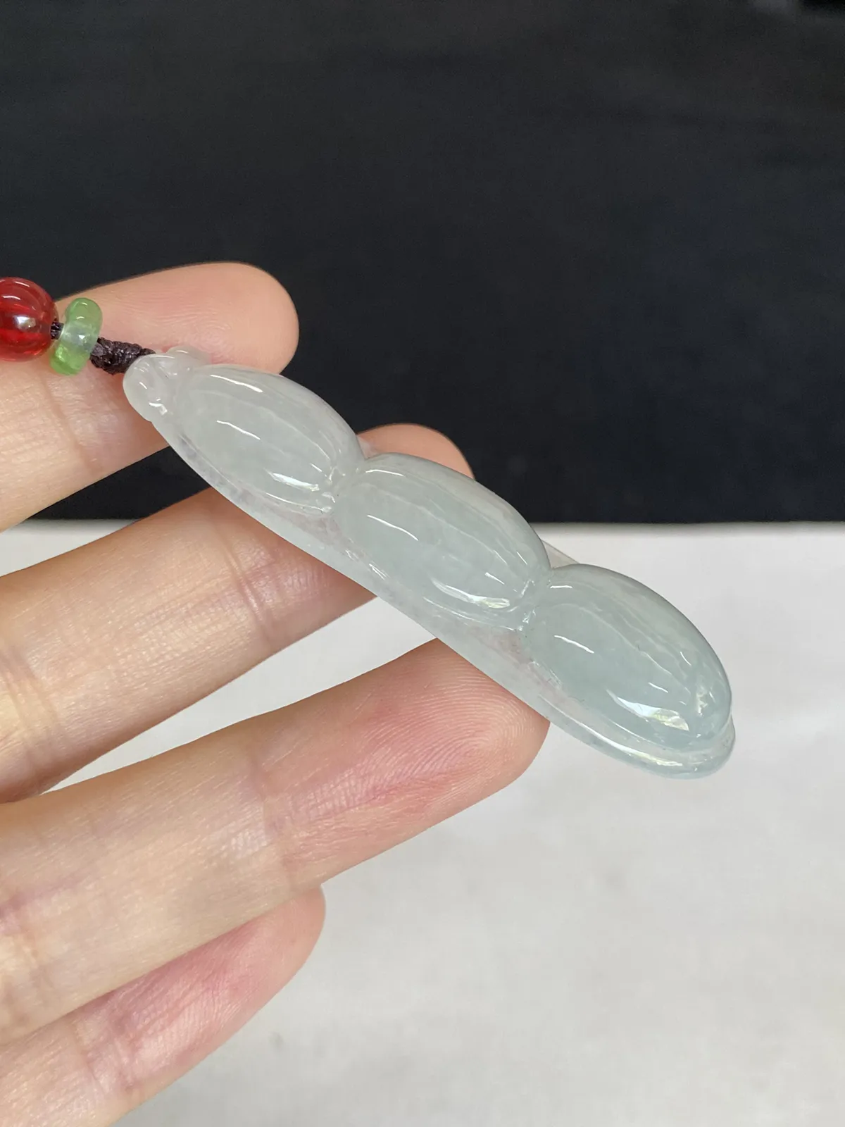 翡翠冰糯种淡绿色福豆，配珠未测