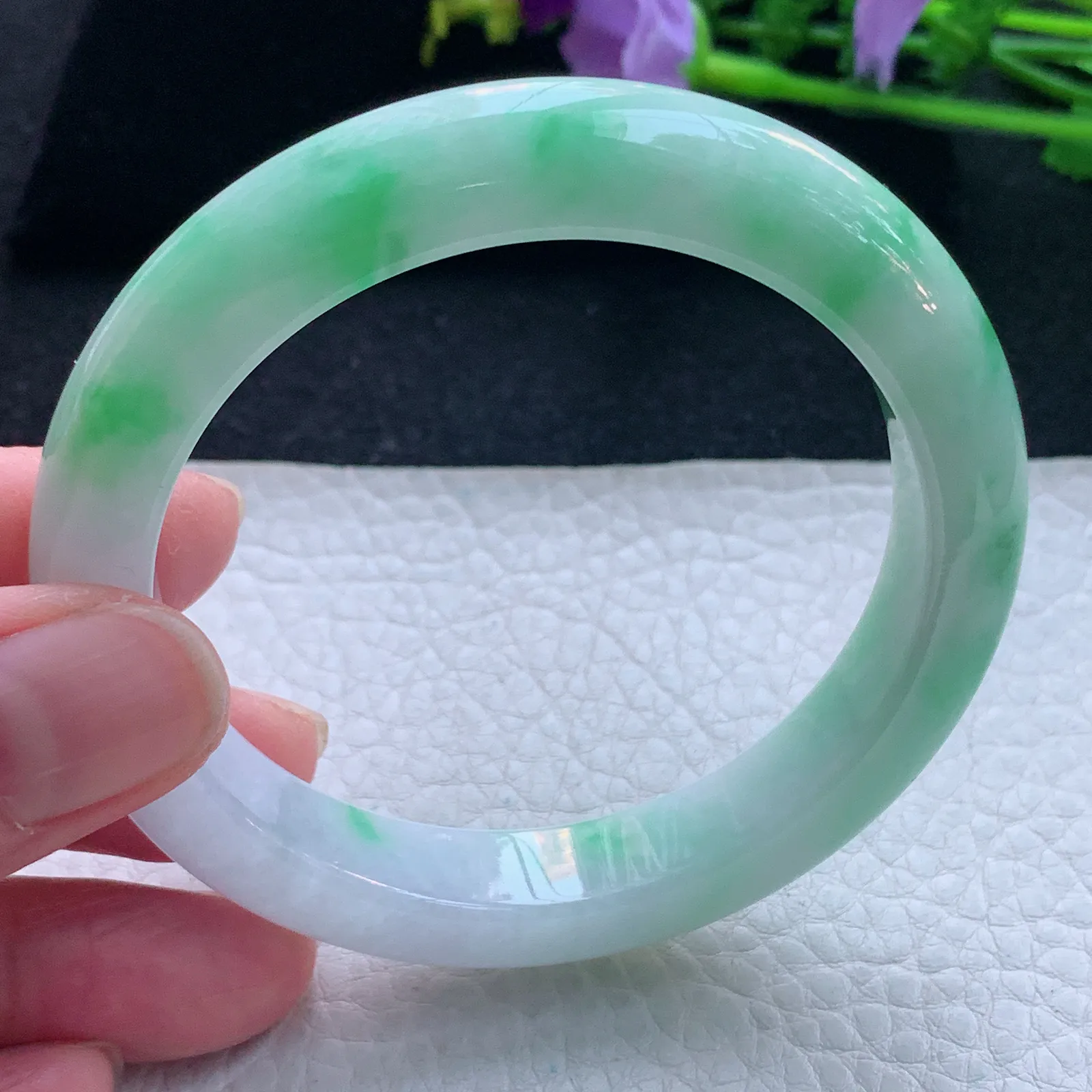 yh自然光55*11.6*8.6平安镯 缅甸翡翠玉手镯飘绿宽边玉手环