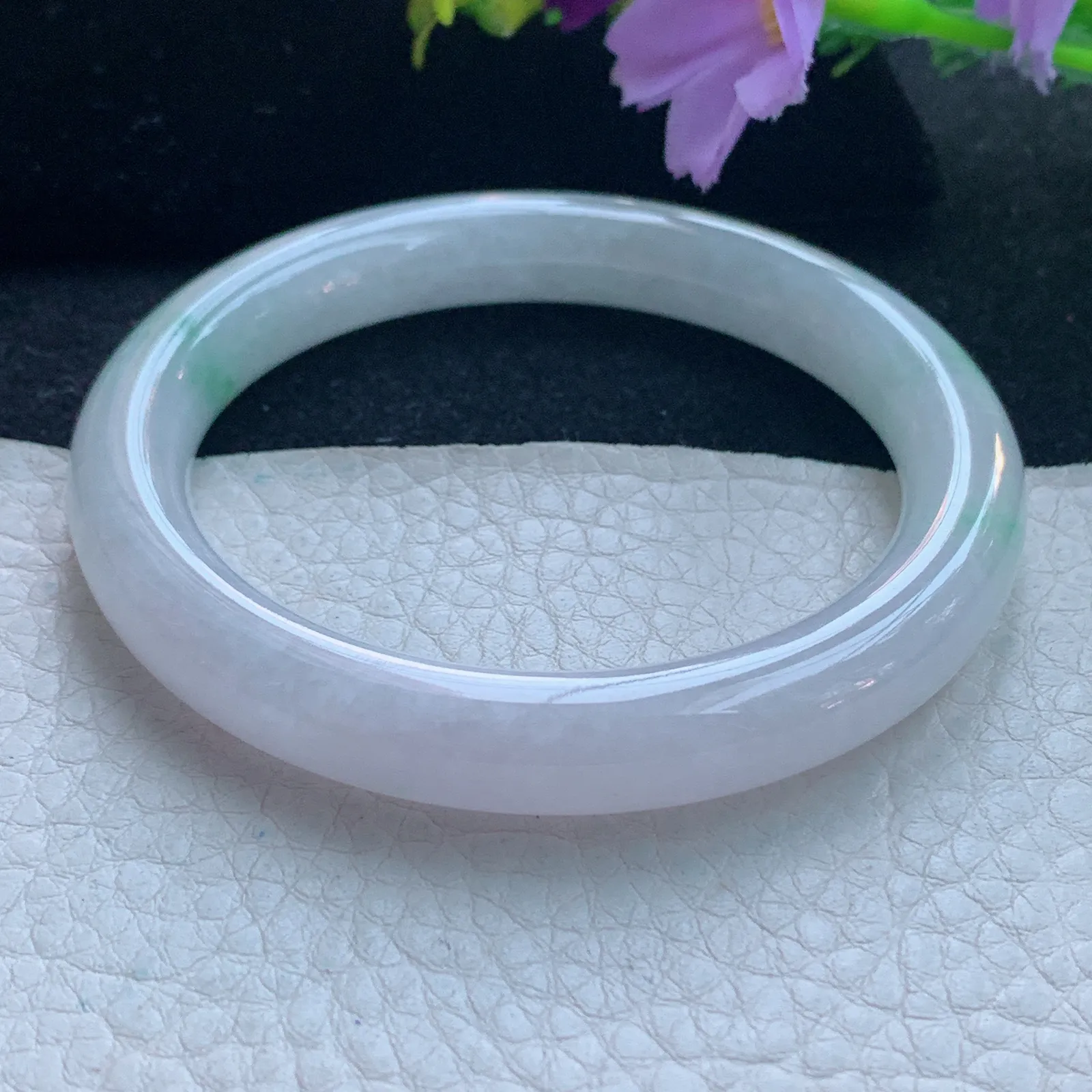 n自然光53.8*9.3*8.8美人镯 缅甸翡翠玉手镯飘绿花圆条玉手环