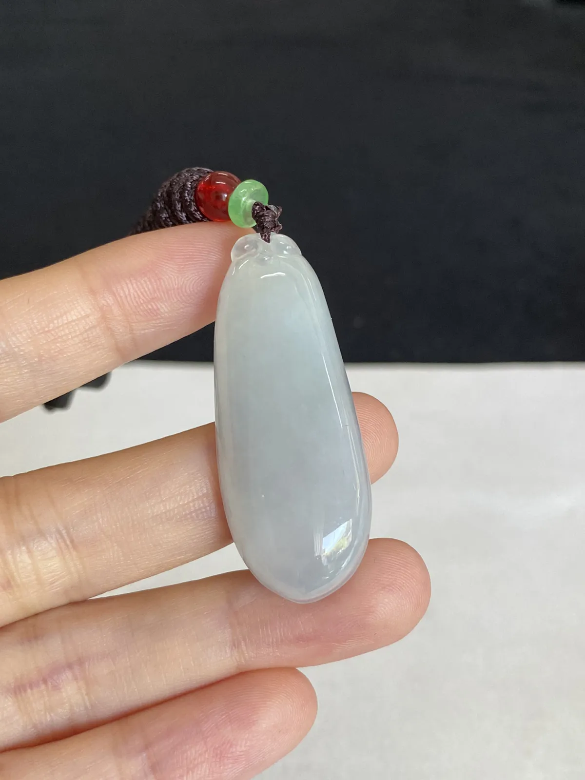 翡翠冰糯种淡绿色福瓜，配珠未测