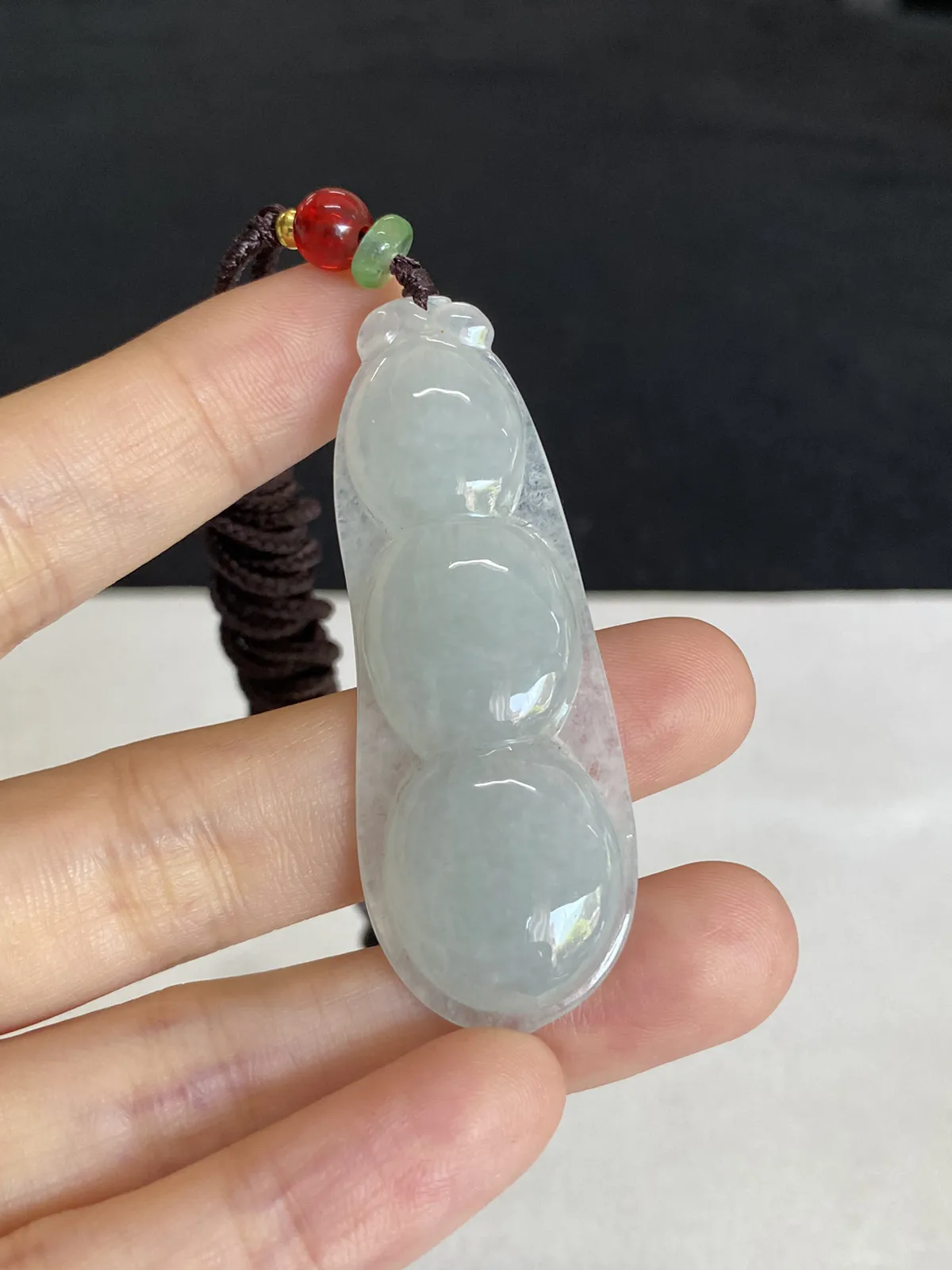 翡翠冰糯种淡绿色福豆，配珠未测