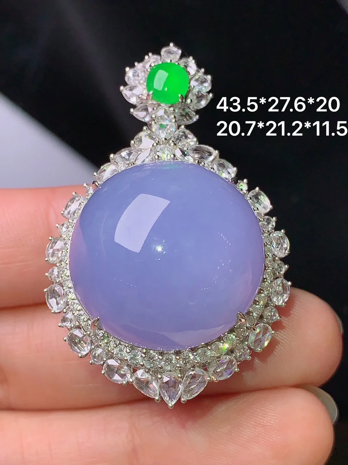 18k金钻镶嵌紫罗兰蛋面吊坠 玉质细腻 色泽清新艳丽 整体尺寸42.5*27.6*20