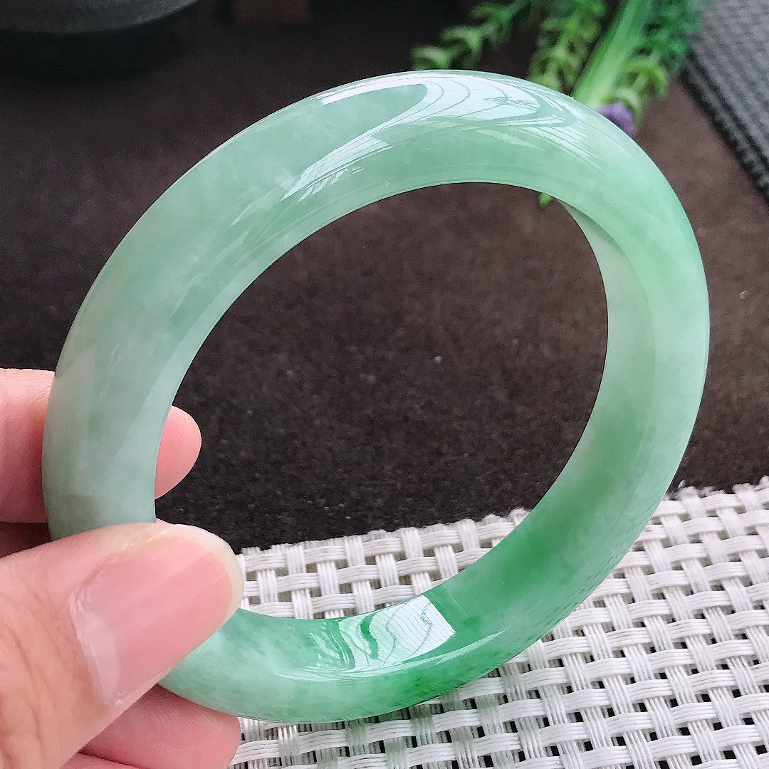 天然a货翡翠60/12.2/9.5老坑精美温润满绿阳绿手镯宽边翡翠玉手镯
