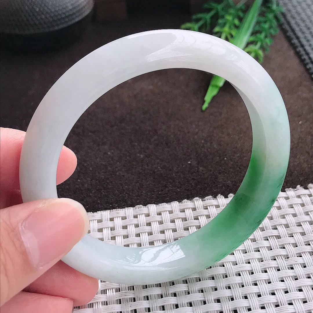 天然a货翡翠59/11.9/9.2老坑精美飘阳绿手镯宽边翡翠玉手镯