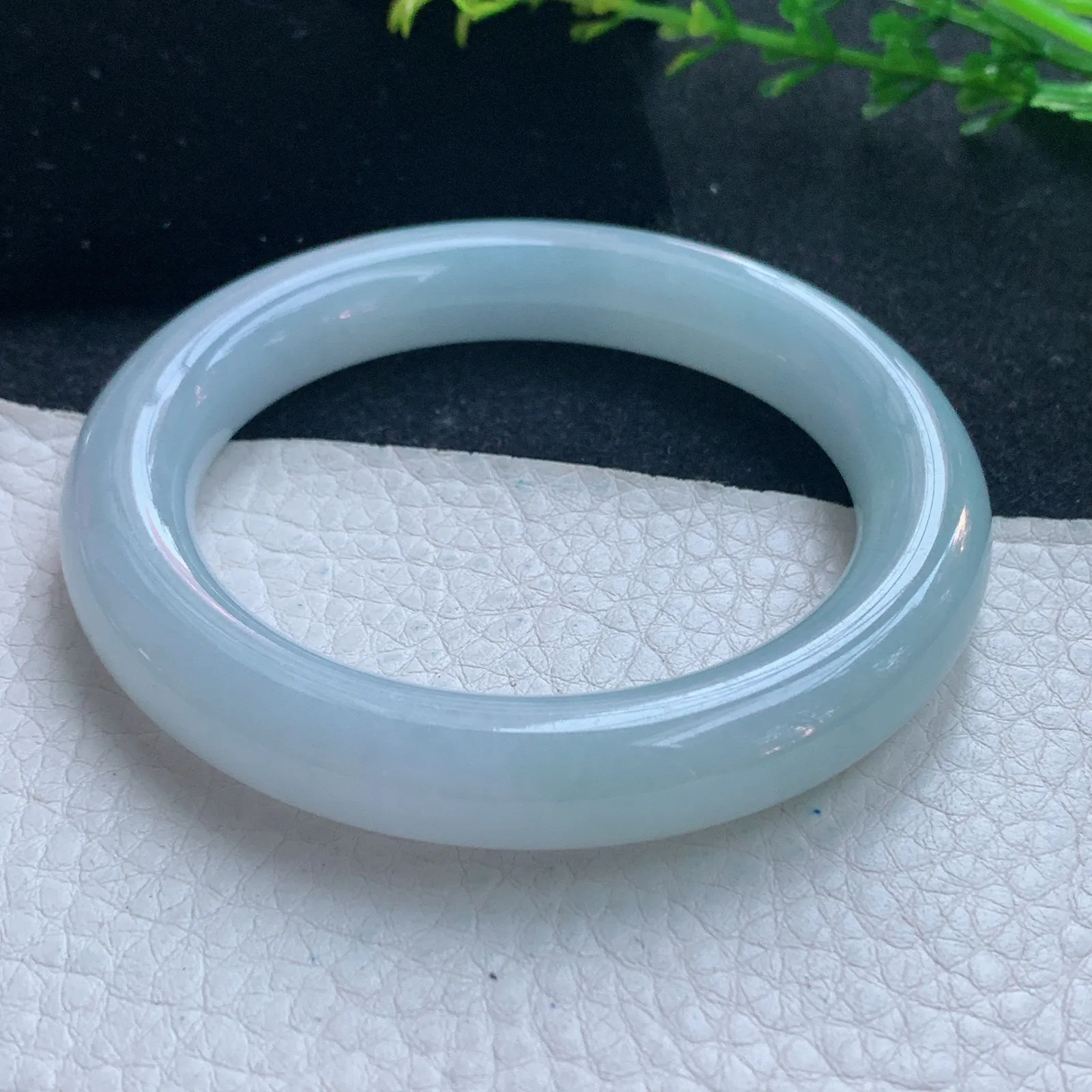 xc自然光53.5*10.8美人镯 天然缅甸翡翠白月光圆条玉手镯 珠宝玉手环