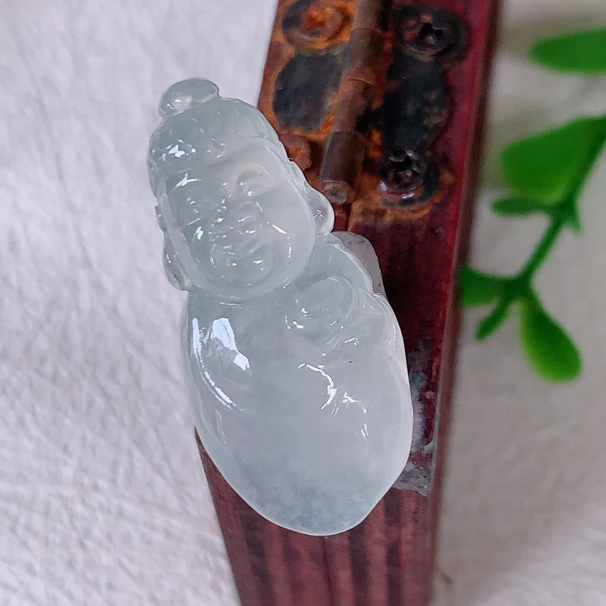 自然光实拍，冰种翡翠保平安宝宝佛吊坠，玉质莹润，佩戴佳品，#1.12