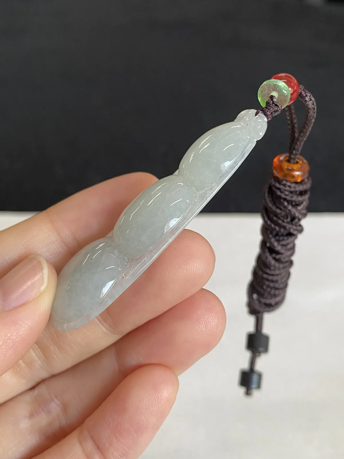 翡翠冰糯种淡绿色福豆，配珠未测