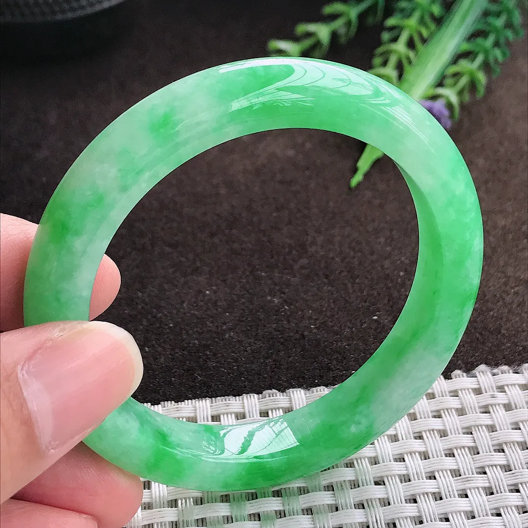 天然a货翡翠53/10.2/8.5老坑精美辣阳绿手镯宽边翡翠玉手镯