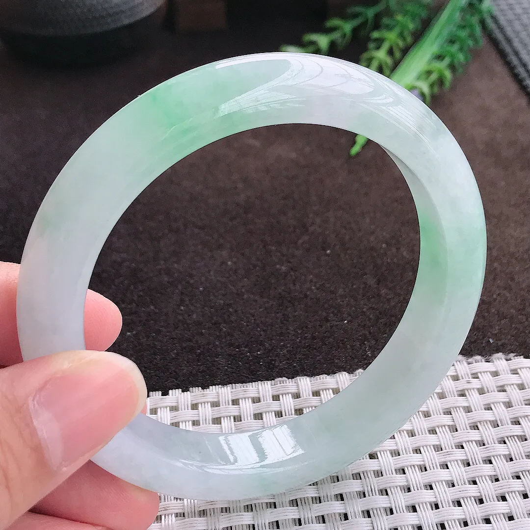 天然a货翡翠61.5/12.4/9.1老坑冰胶果冻飘绿手镯大圈口宽边翡翠玉手镯