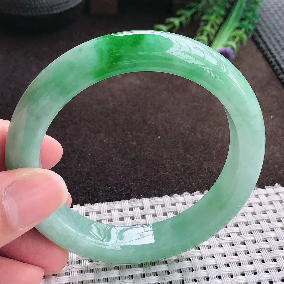 天然a货翡翠60/12.2/9.5老坑精美温润满绿阳绿手镯宽边翡翠玉手镯