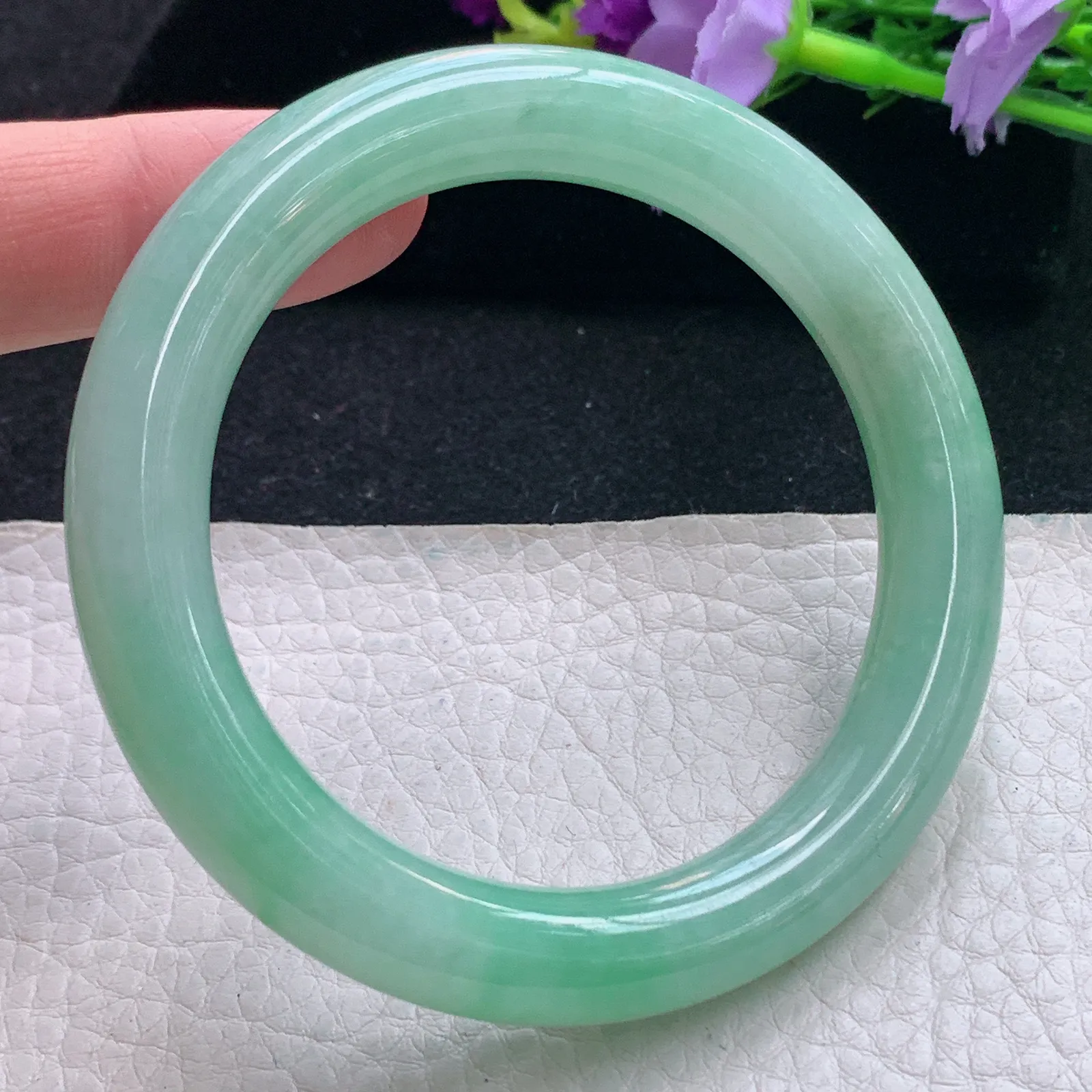 jl自然光55.5*10美人镯 缅甸翡翠玉手镯冰绿圆条玉手环 美人镯