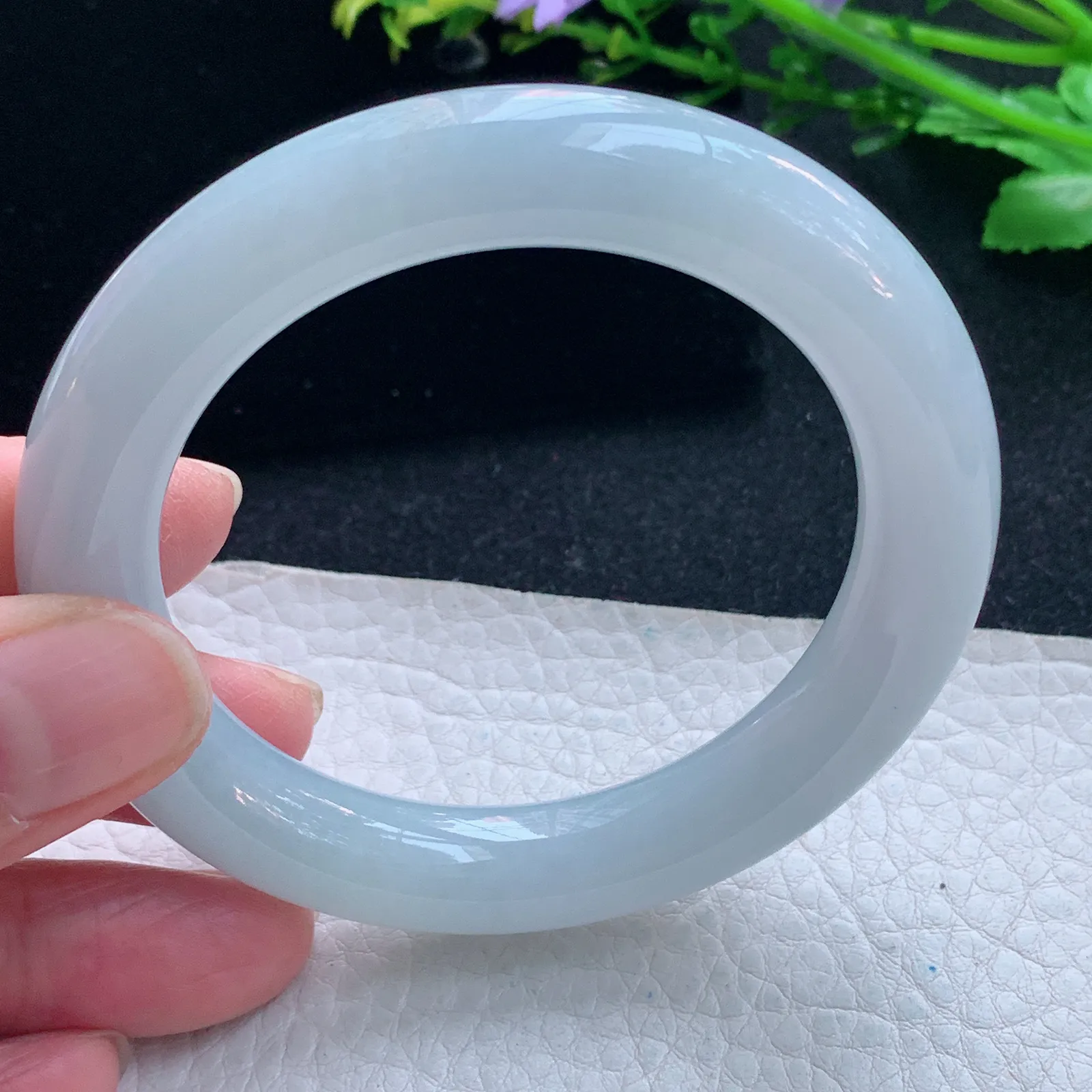 xc自然光53.5*10.8美人镯 天然缅甸翡翠白月光圆条玉手镯 珠宝玉手环