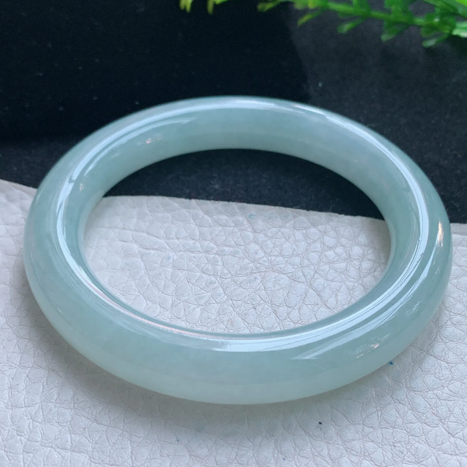 xc自然光57*10.8美人镯 天然缅甸翡翠冰晴圆条玉手镯 珠宝玉手环