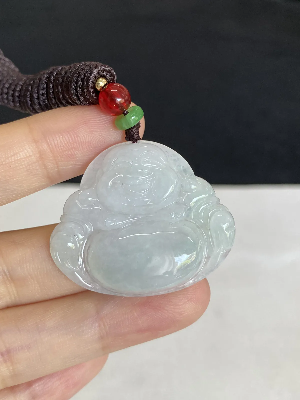 翡翠糯化种白色吊坠，配珠未测