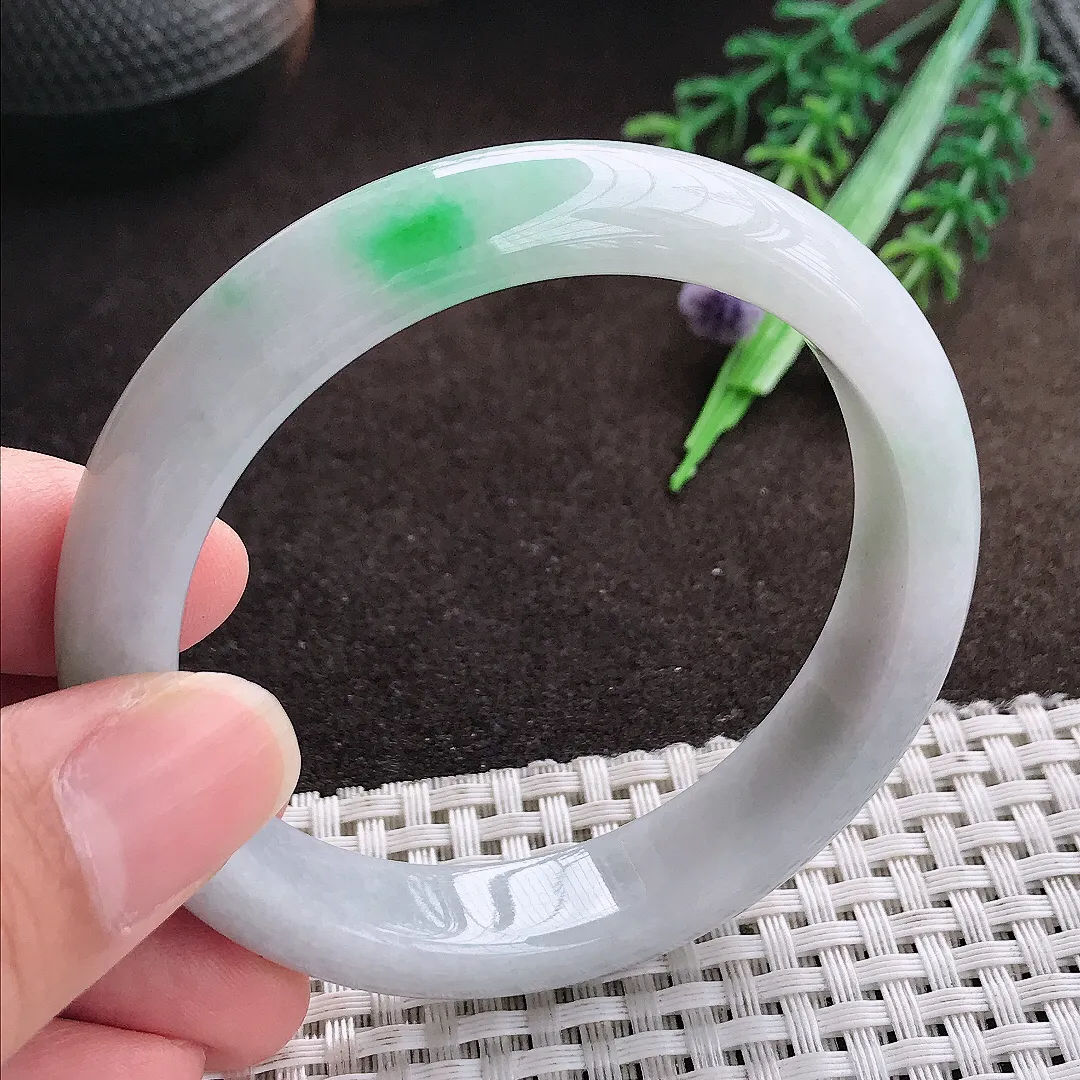 天然a货翡翠55.5/12.2/8老坑精美温润飘阳绿手镯宽边翡翠玉手镯