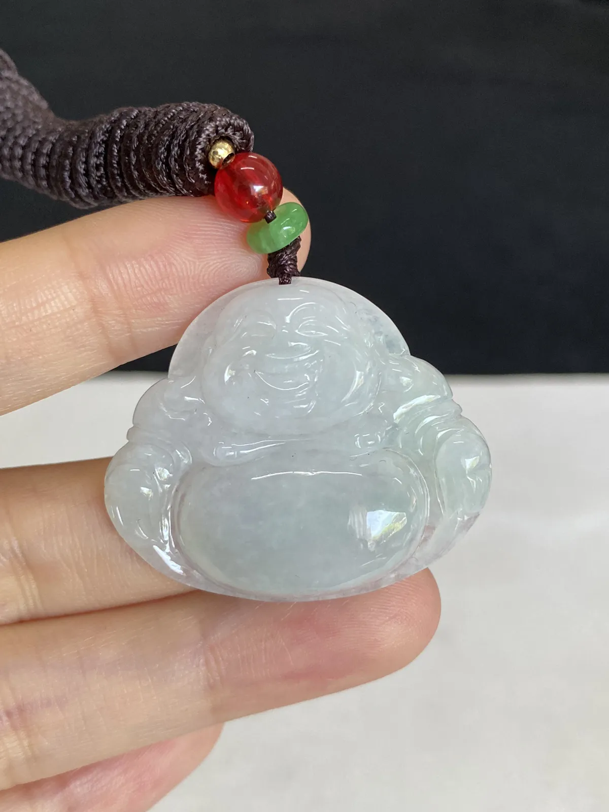 翡翠糯化种白色吊坠，配珠未测