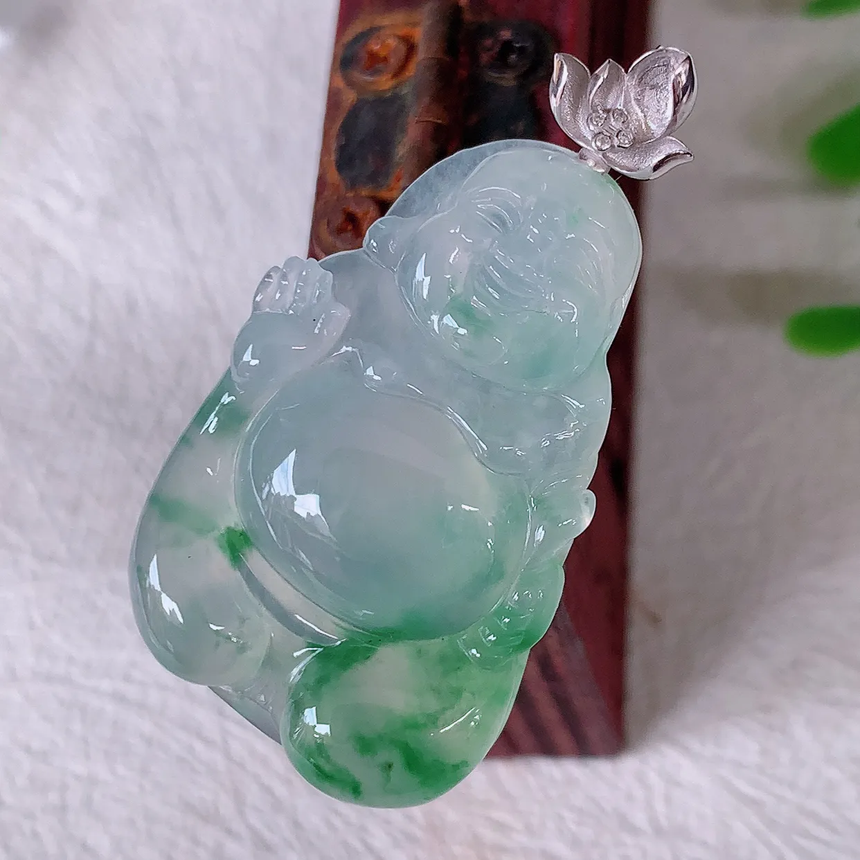 18K金镶嵌冰种飘绿翡翠逍遥布袋佛吊坠，代代有钱，水足丰盈，盈满欢喜，配戴送礼佳品！#1.12整体38裸石31.5-20*5.6