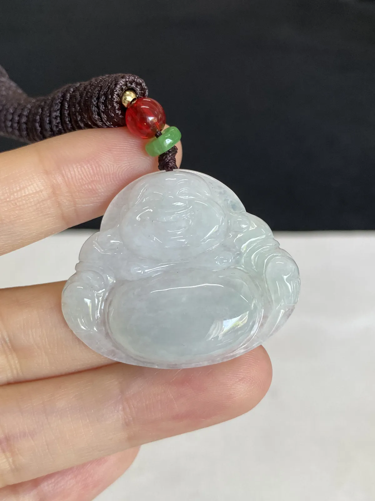 翡翠糯化种白色吊坠，配珠未测