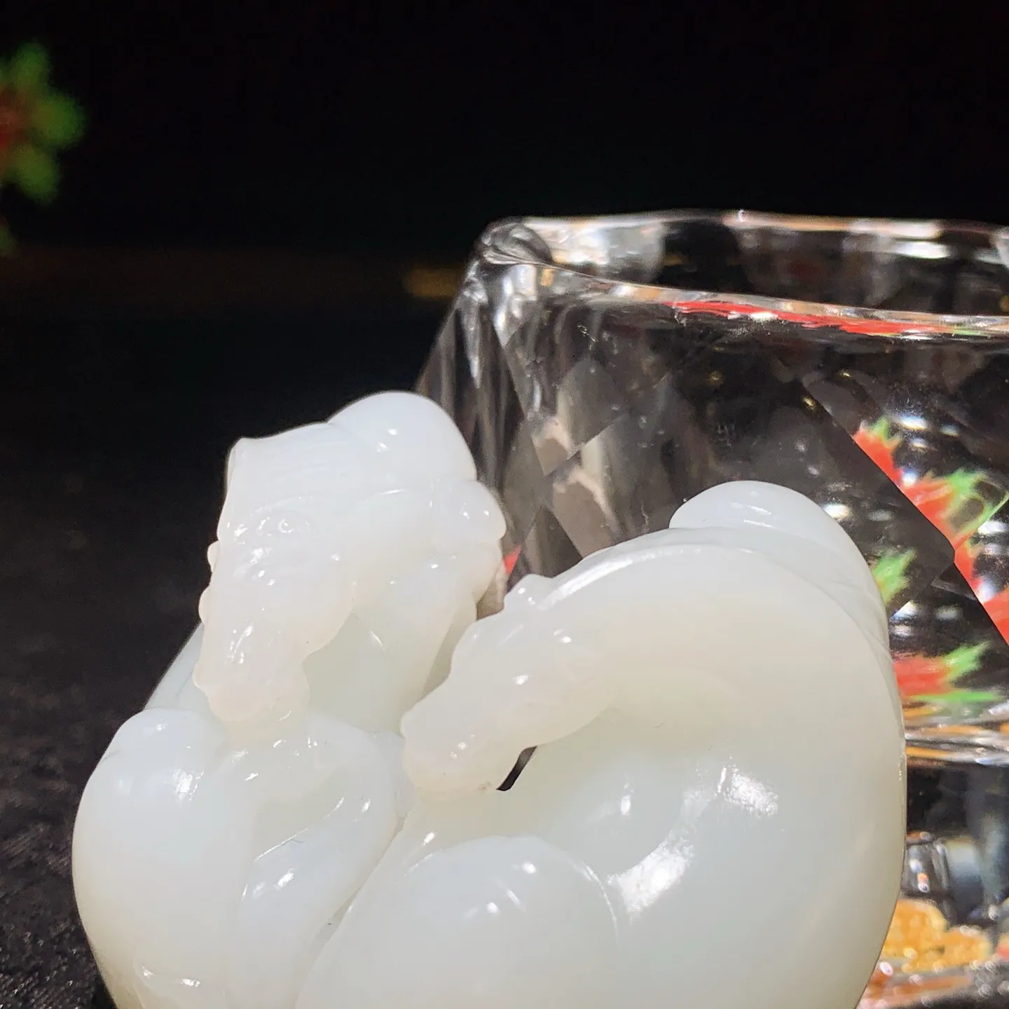 一对新疆和田玉羊脂白马到成功马挂件。尺寸46/25/21重31.8克。玉质细腻油润。手推出油。佩戴高端典雅。lt251115