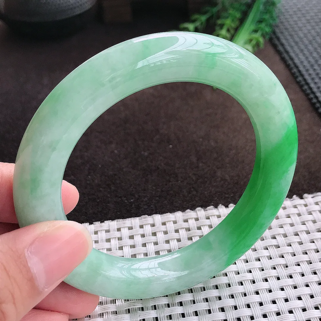 天然a货翡翠59/11.9/12.2老坑精美飘阳绿圆条手镯翡翠玉手镯