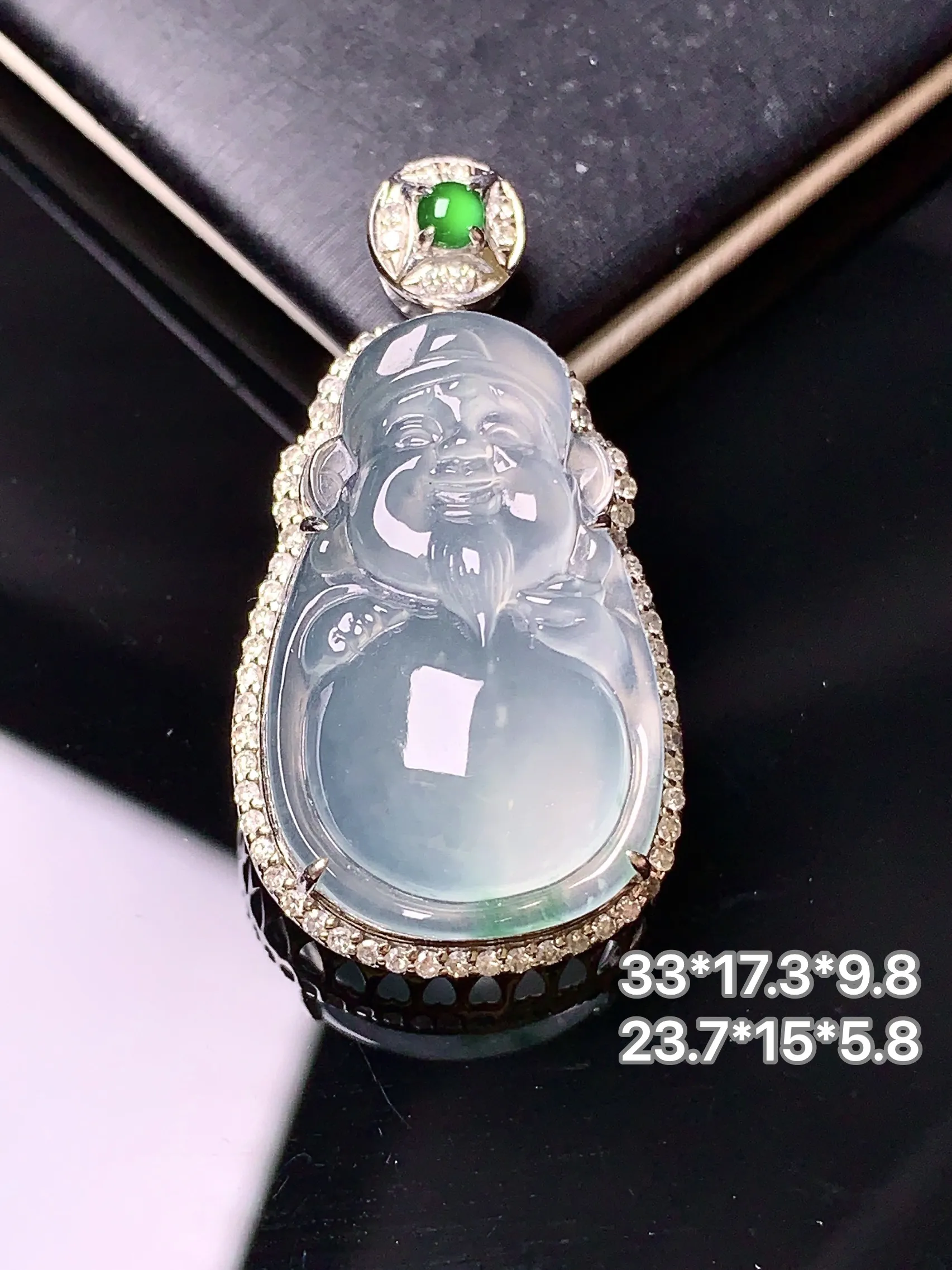 18k金钻镶嵌冰种财神吊坠 玉质细腻 色泽清新艳丽 整体尺寸33*17.3*9.8