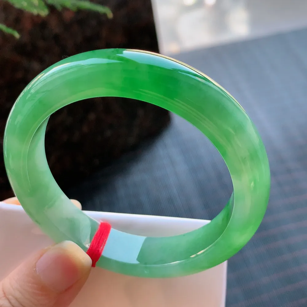 正圈高冰翠绿 无瑕 尺寸:55.1/13.1/8.7 种色兼备