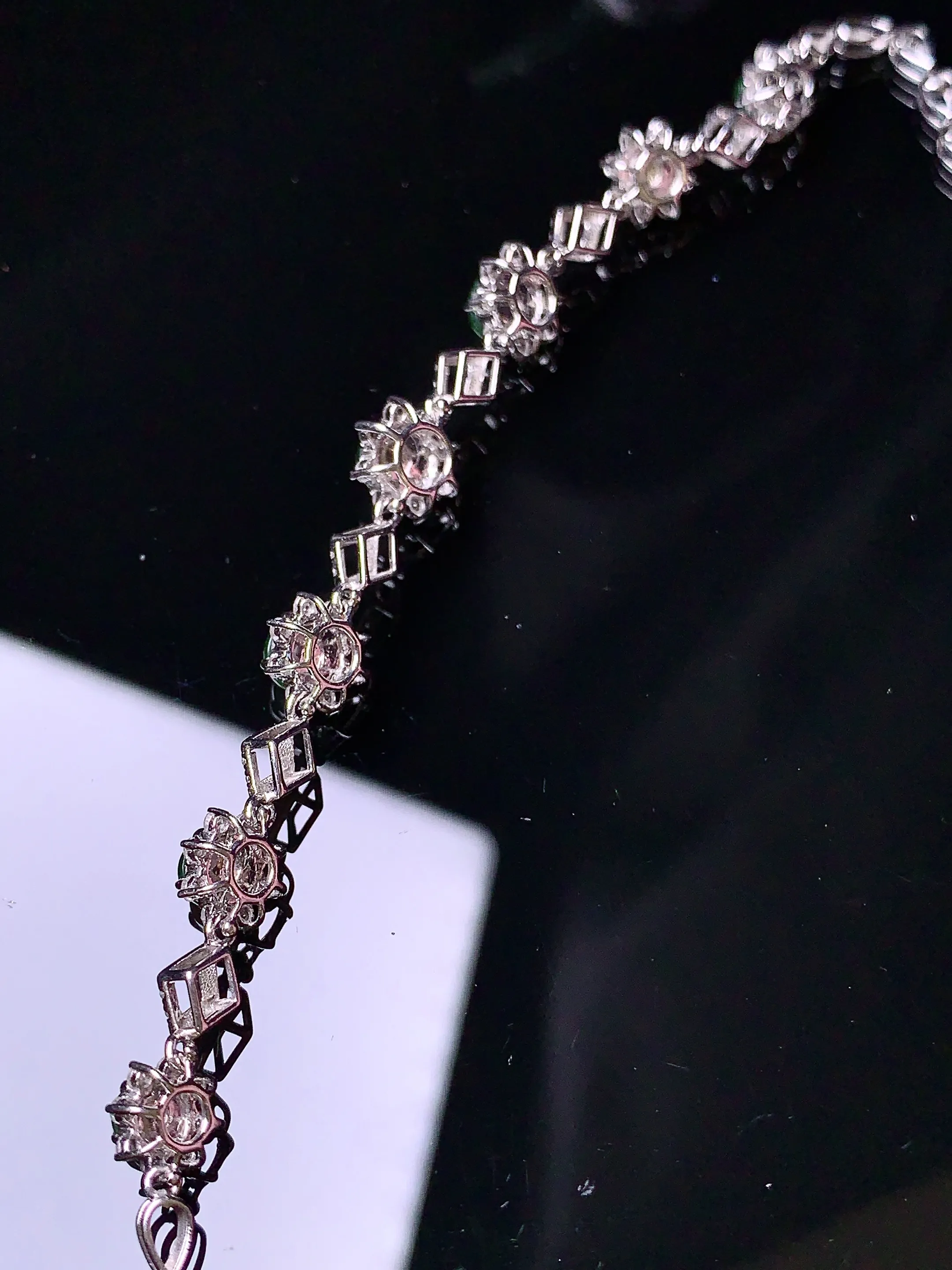 18k金钻镶嵌满绿蛋面手链 玉质细腻 色泽清新艳丽 整体尺寸87.6*6.6*5.2