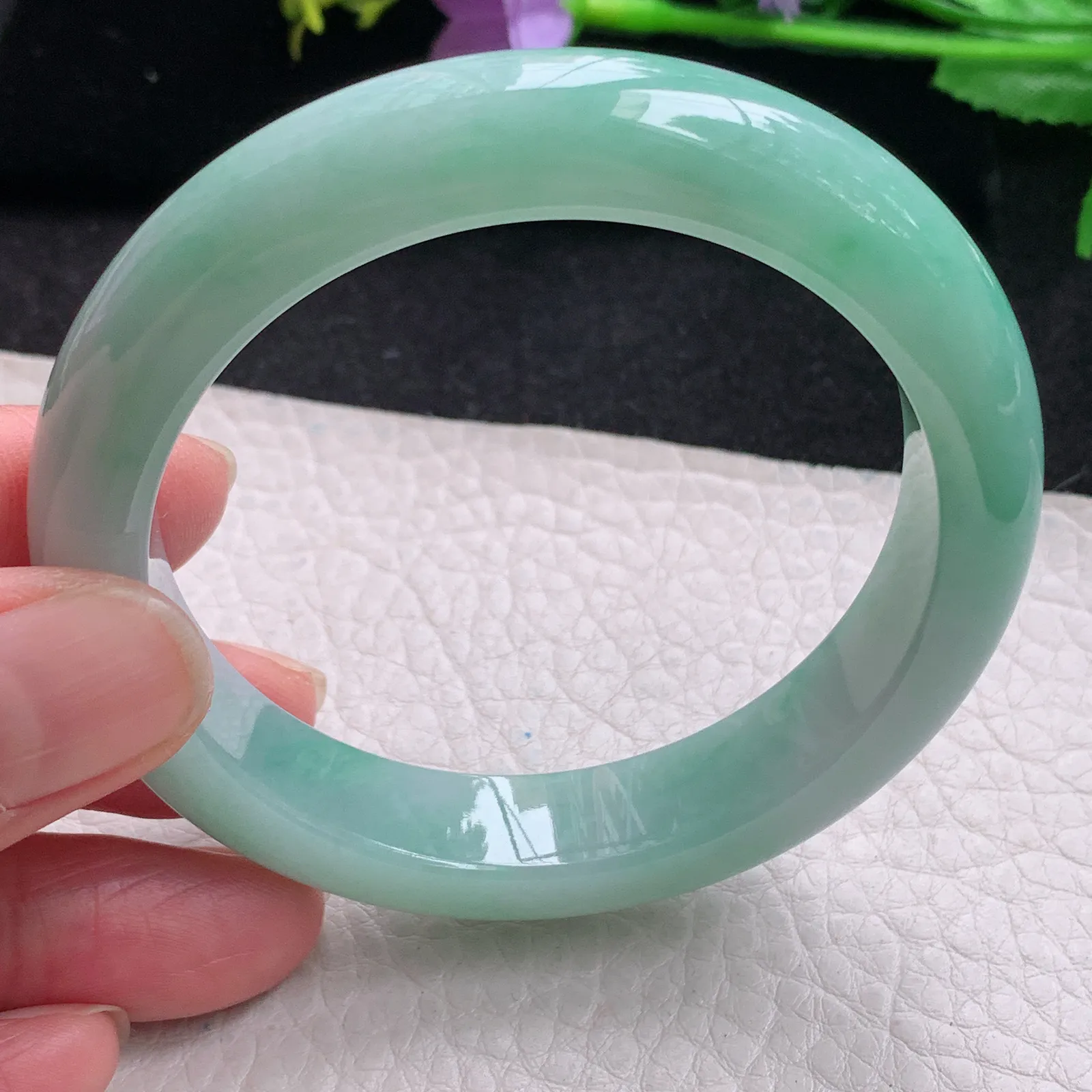 pj自然光55*12.2*8.5平安镯 缅甸翡翠玉手镯飘绿清新胶润宽边玉手环