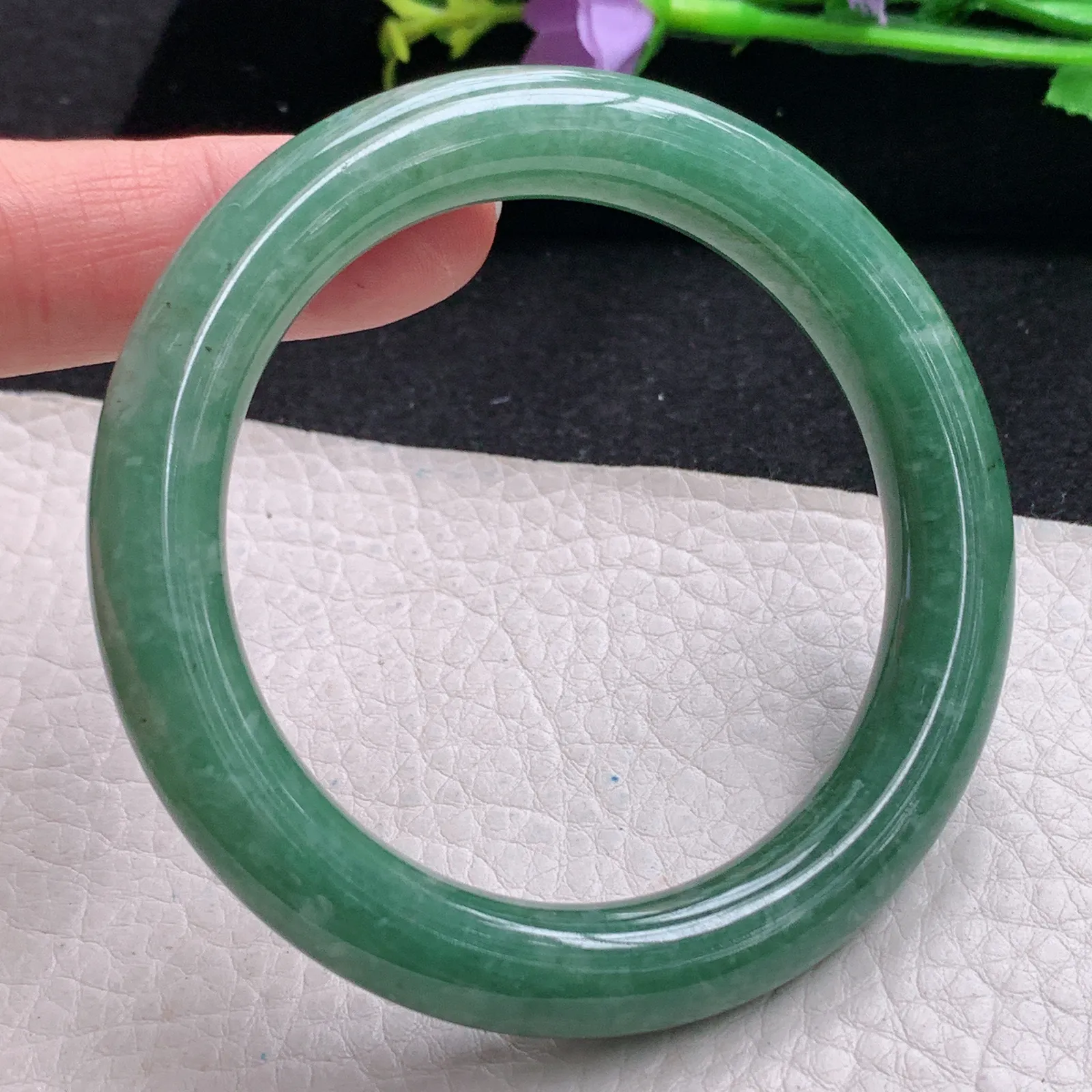 z自然光54.5*10*9.8美人镯 缅甸翡翠玉手镯满绿圆条玉手环 叮当镯