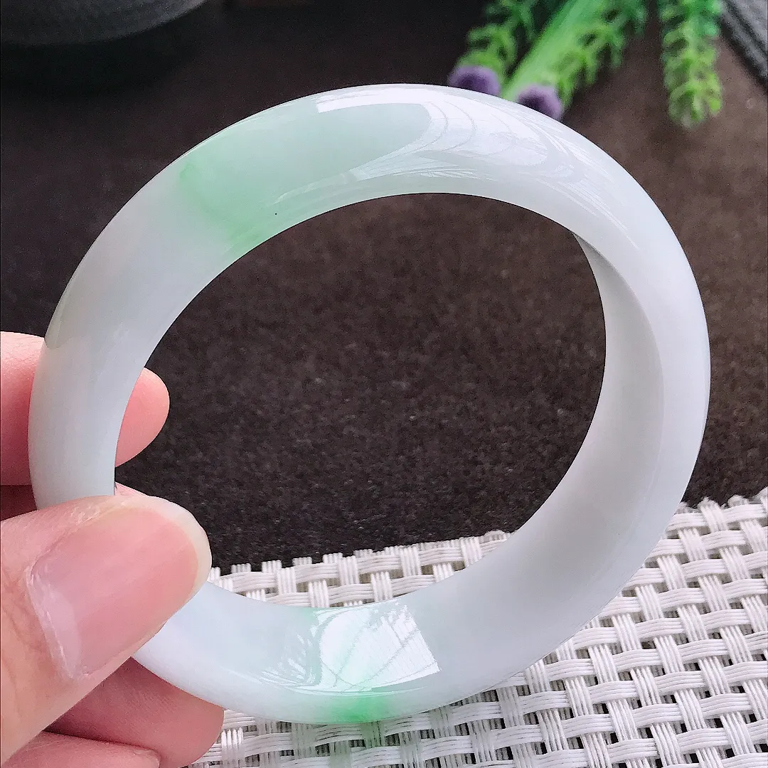 天然a货翡翠58.5/16.8/8.3老坑精美冰润飘绿轮胎手镯宽边翡翠玉手镯