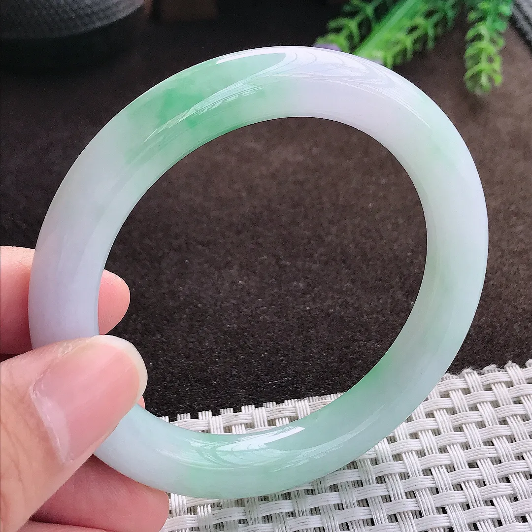 天然a货翡翠56.5/9.9/10老坑精美冰润飘阳绿圆条手镯翡翠玉手镯