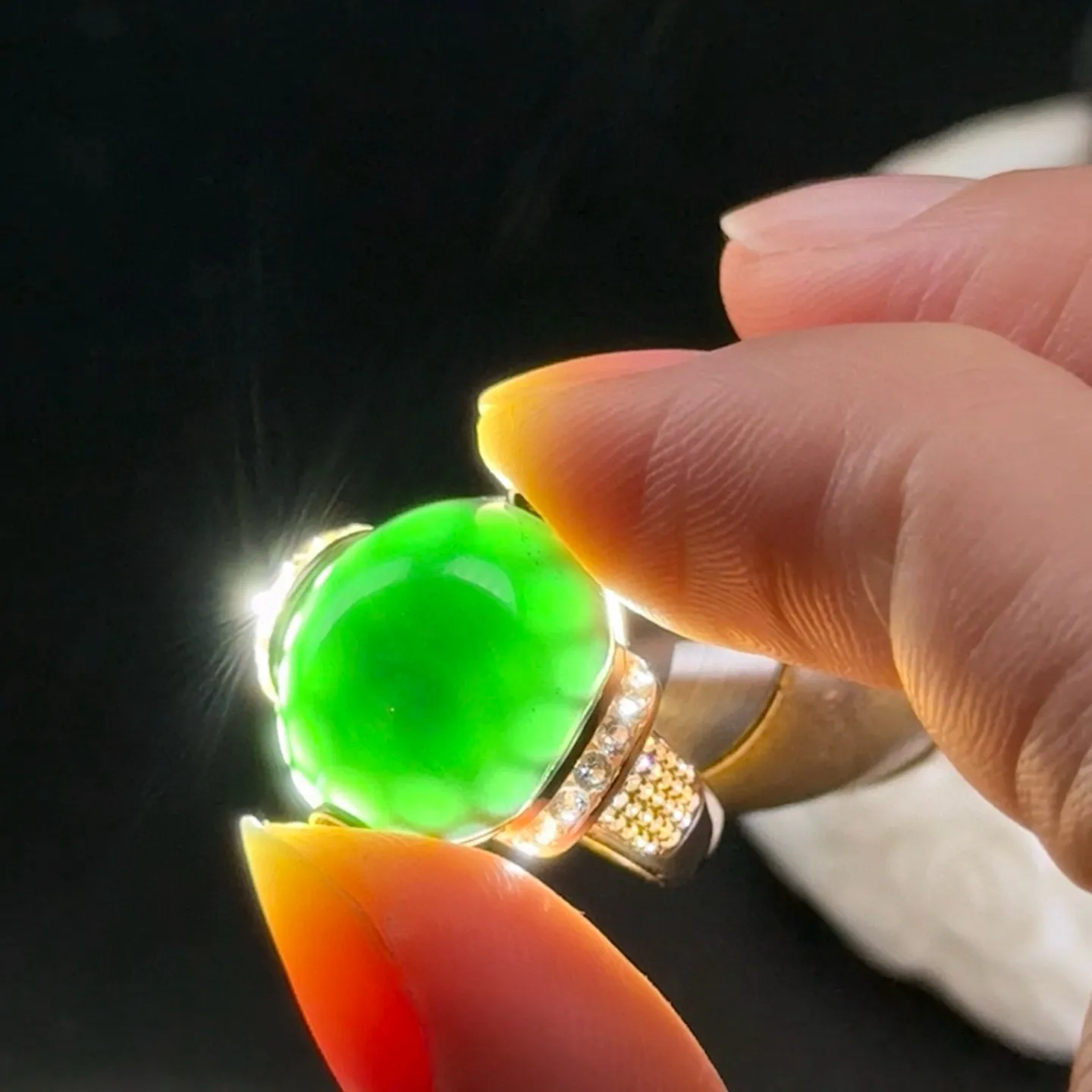 精品大蛋面女戒 重金豪镶 打灯通透 油性十足