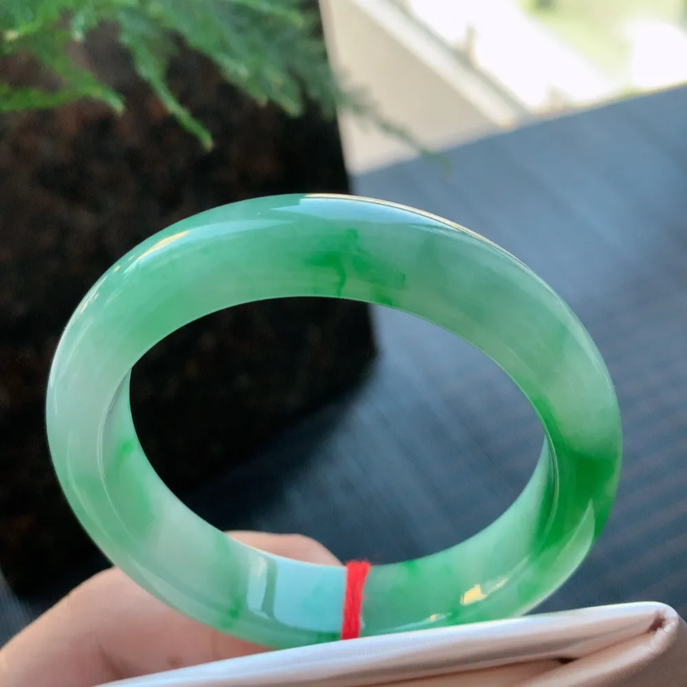 正圈冰糯阳绿 无瑕 尺寸:52.1/12.3/8.1色好