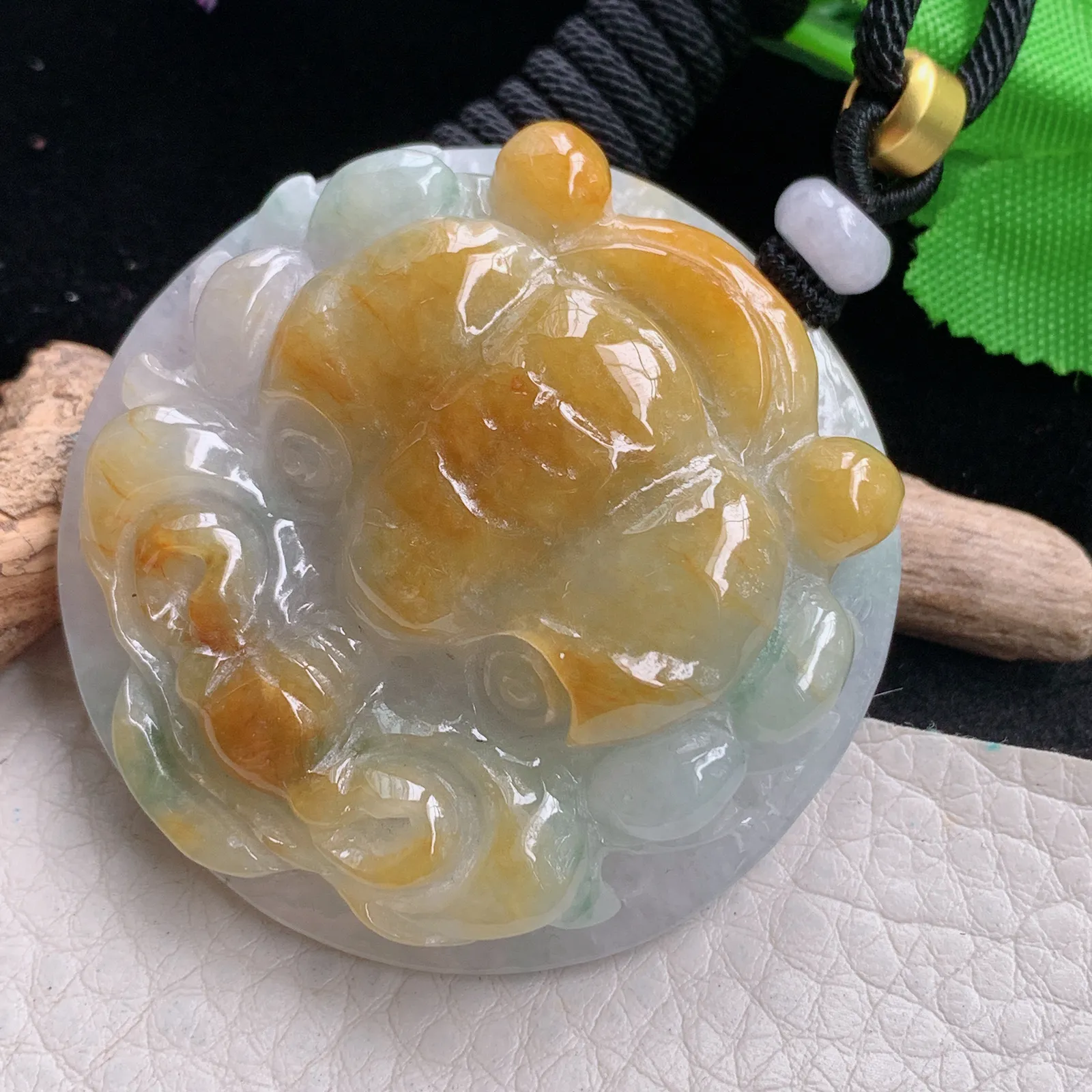 mut自然光49.2*14缅甸翡翠a货精雕事事如意 狮子头玉吊坠 玉挂件