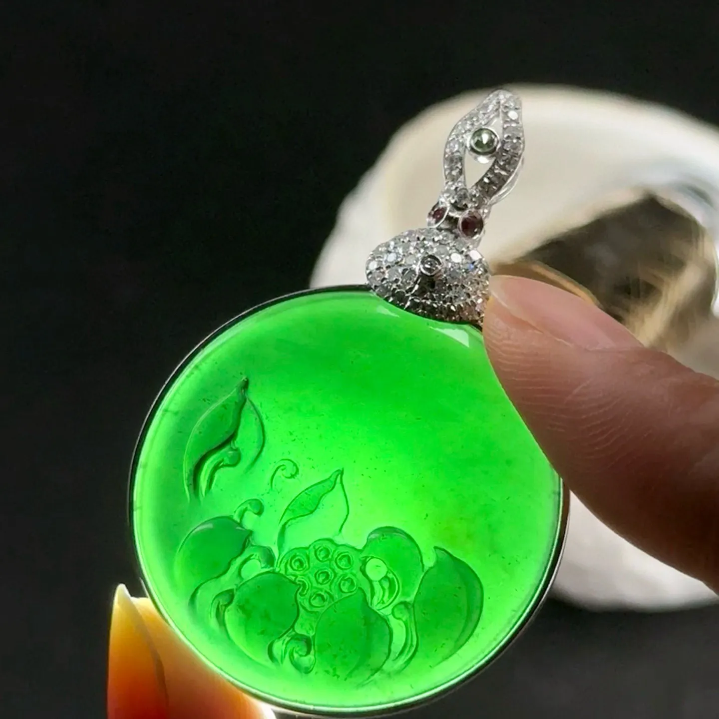 精品铂金墨翠荷花仿古牌 种好色正 黑度极好 打灯通透 尺寸50.3