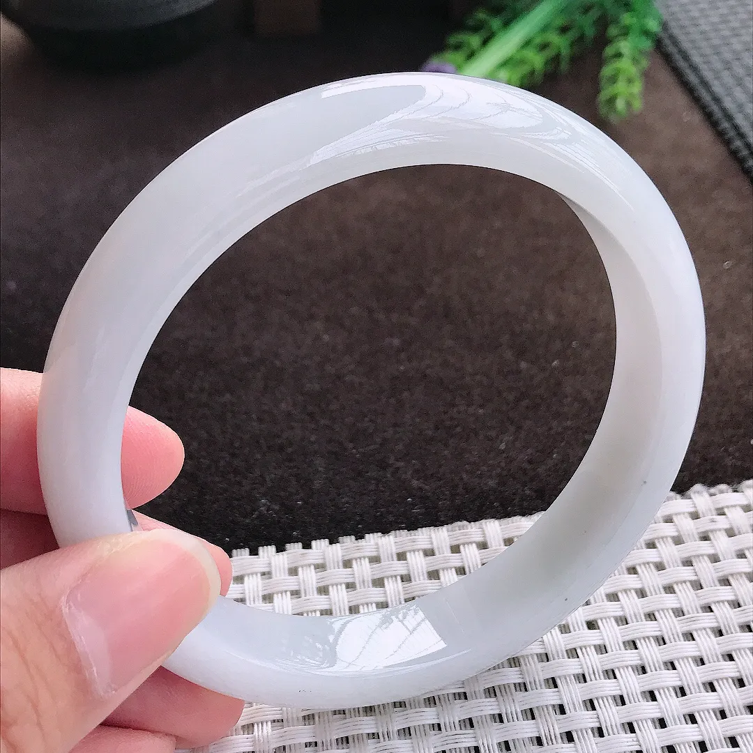 天然a货翡翠65.8/12.9/8.5老坑秀气温润白月光大圈口手镯宽边翡翠玉手镯
