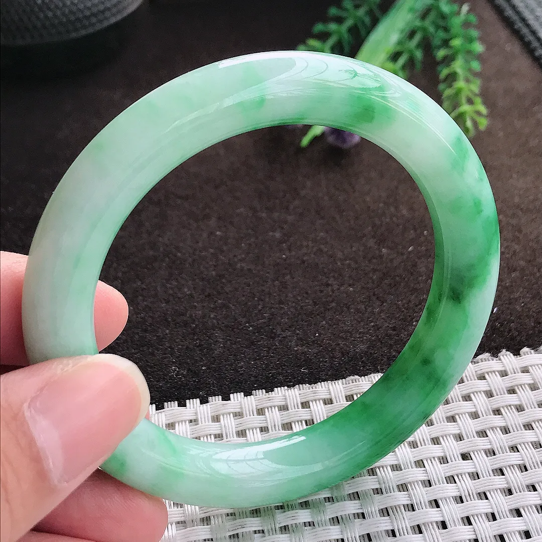 天然a货翡翠54.8/9.8/9.6老坑精美冰润飘阳绿圆条手镯翡翠玉手镯