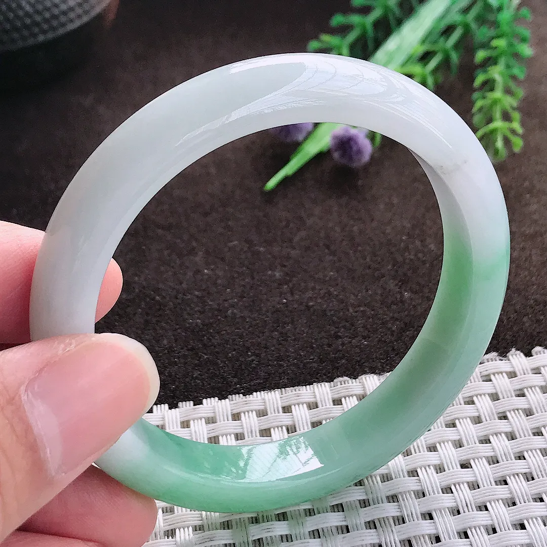 天然a货翡翠53/11.1/7.5老坑精美冰润飘绿手镯宽边翡翠玉手镯