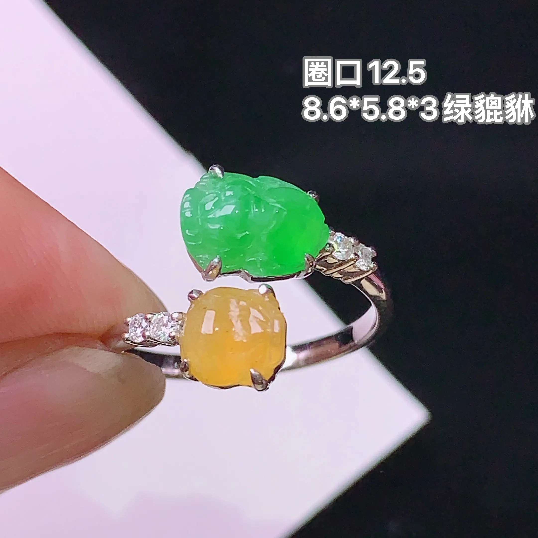 18k金钻镶嵌黄绿戒指 玉质细腻 色泽清新艳丽 圈口12.5 裸石尺寸8.6*5.8*3