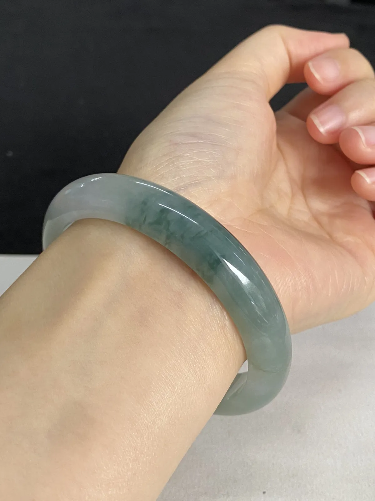 正圈59.3圈口，翡翠糯化种飘绿手镯