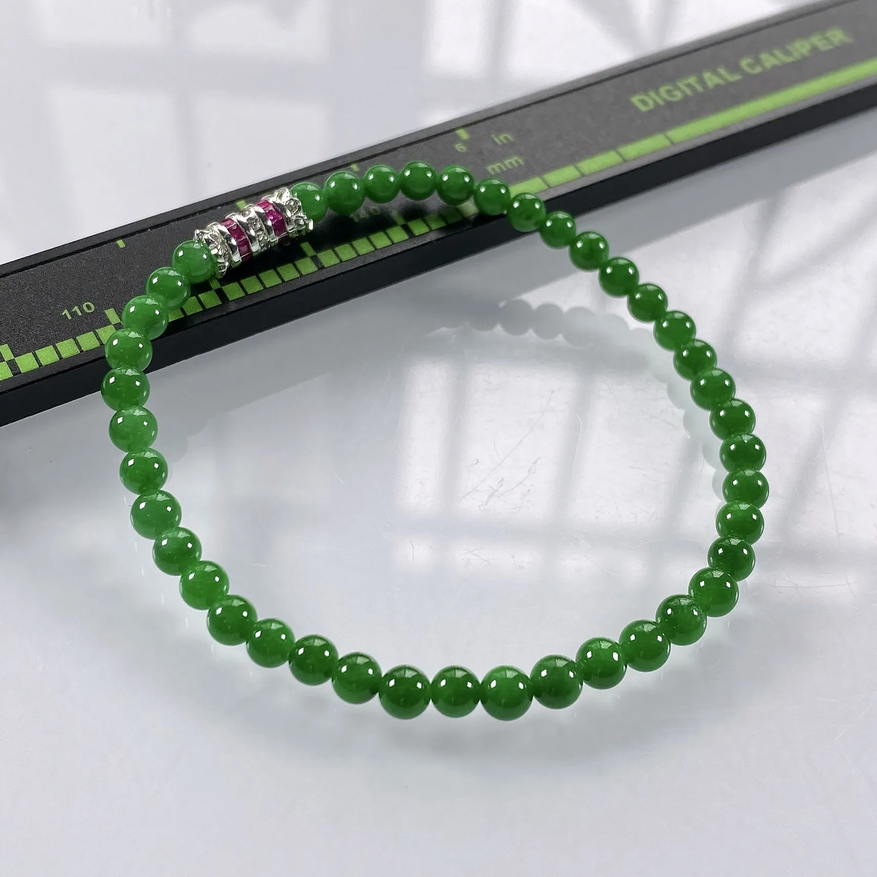 缅甸天然翡翠A货，卡4冰种浓阳绿小米珠小圆珠手串手链，尺寸：4mm/41颗，长度170mm，重量：5