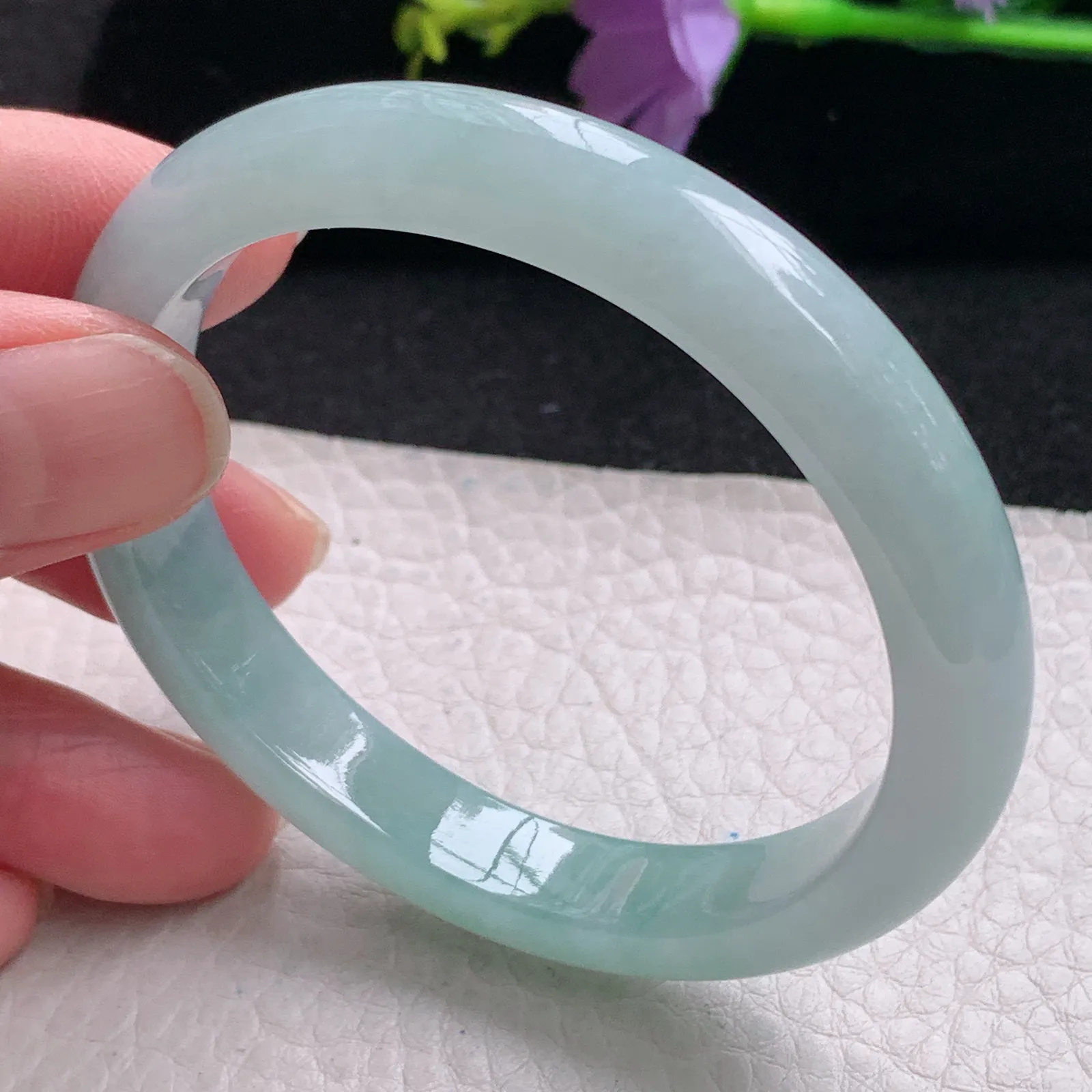 js自然光54*48.8*9.8*7.2贵妃镯 缅甸翡翠玉手镯清爽冰胶宽边蛋形玉手环 美人镯