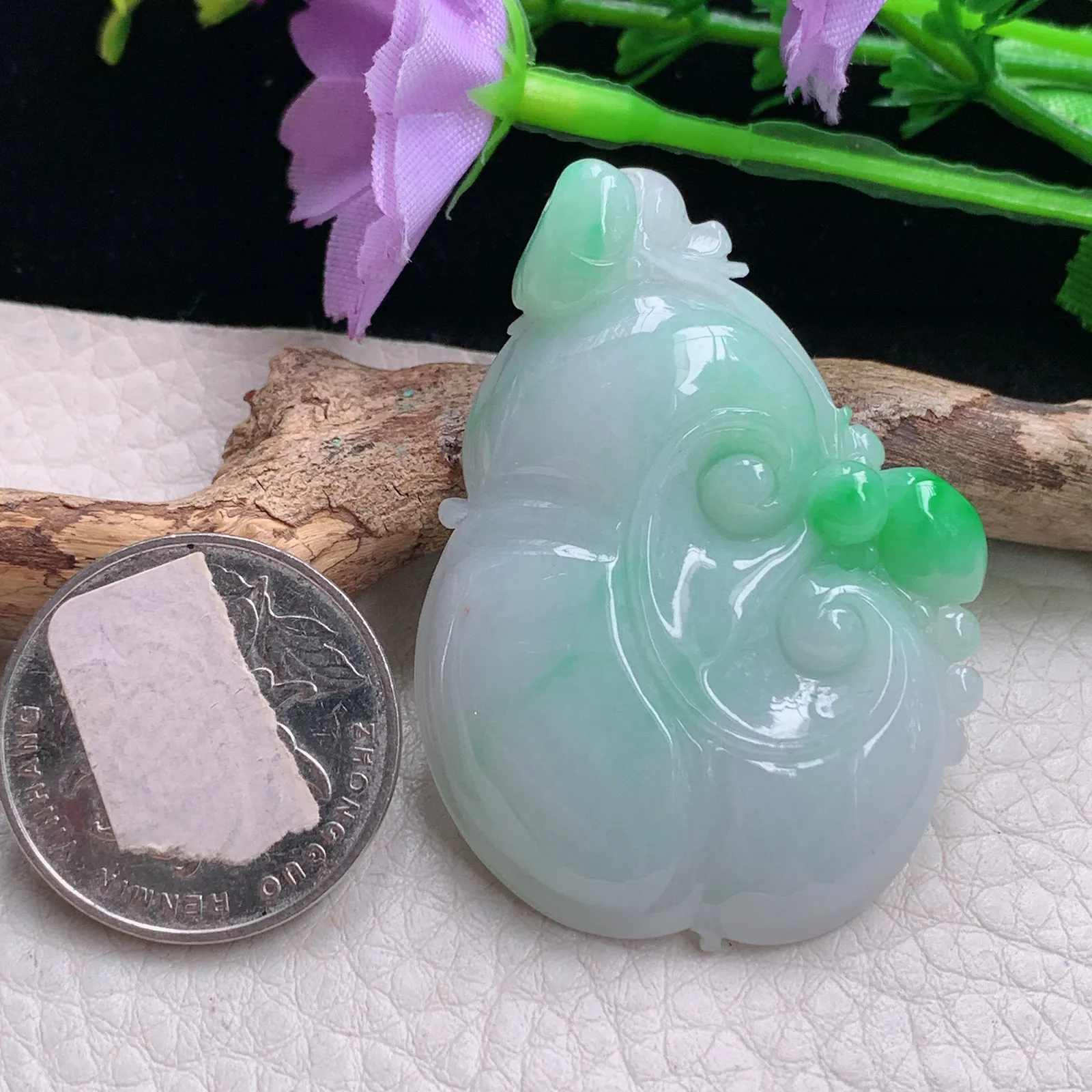 zen自然光48.6*35*10天然缅甸翡翠白底青灵芝如意玉吊坠 玉挂件