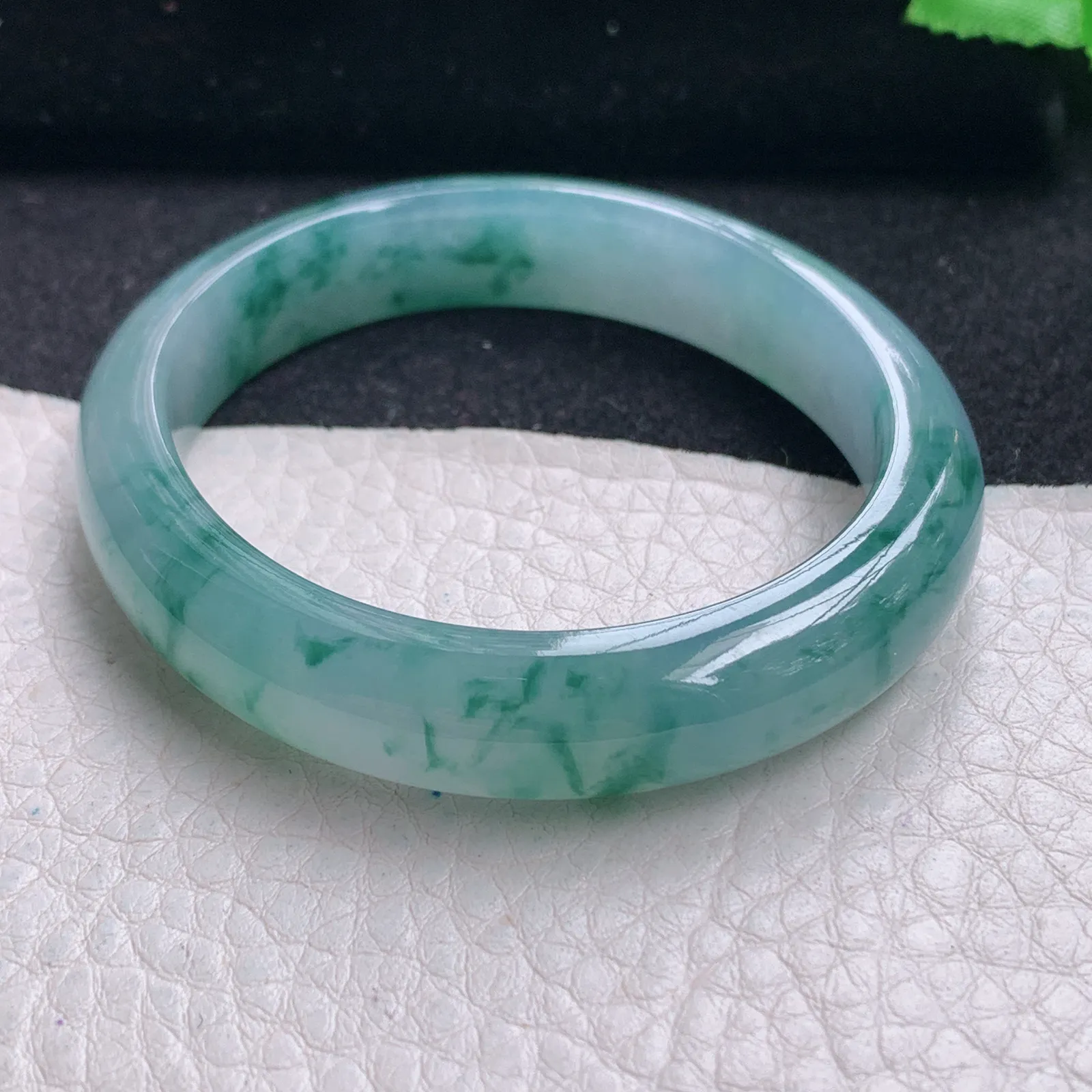 xo自然光53*45*10.2*7贵妃镯 缅甸翡翠玉手镯冰飘花秀气蛋形宽边玉手环 美人镯
