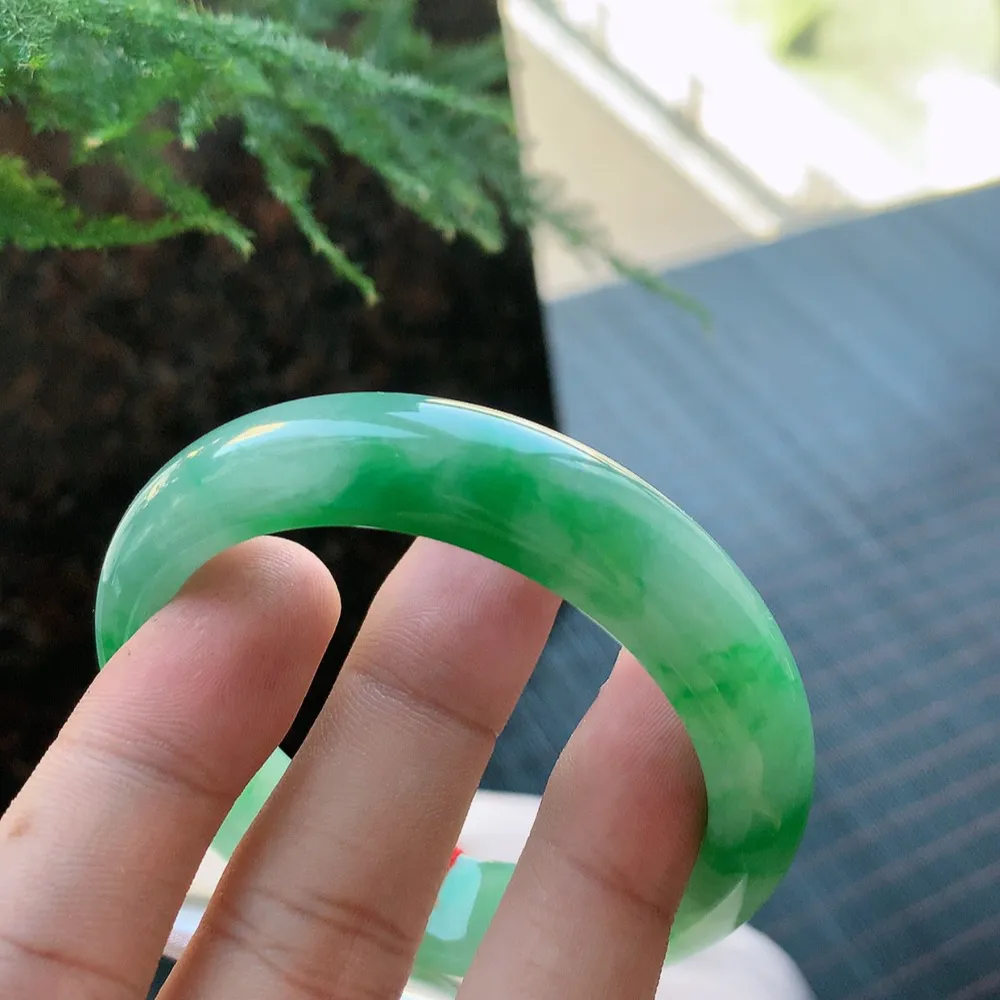 正圈冰糯阳绿 无瑕 尺寸:52.1/12.3/8.1色好