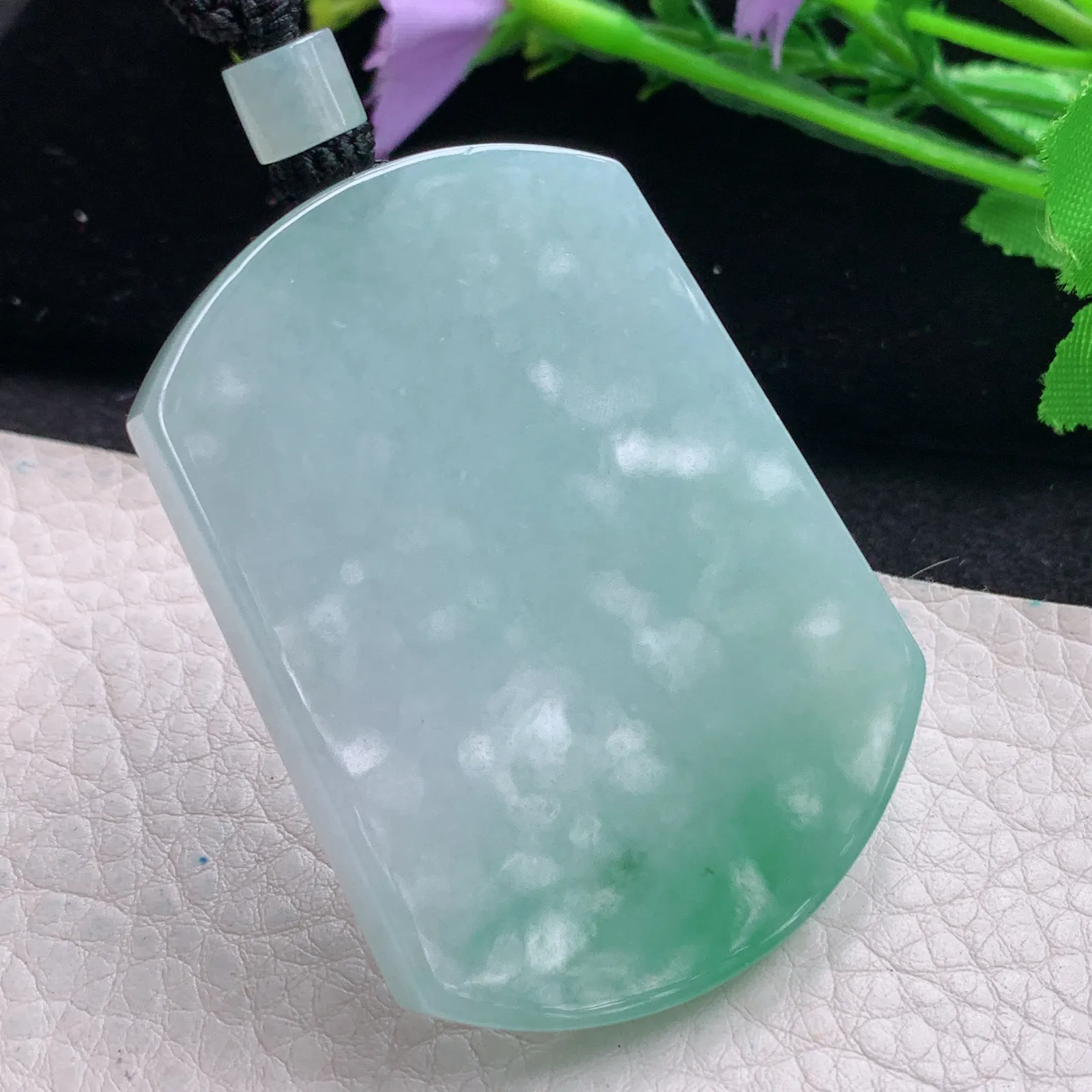 mut自然光55.5*42*6缅甸翡翠a货飘绿平安无事牌 素面牌玉吊坠 玉挂件