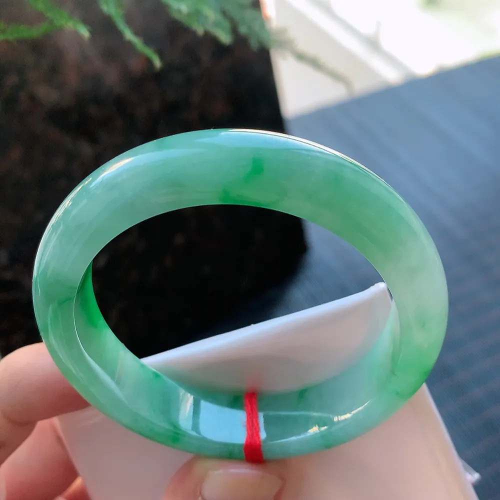 正圈冰糯阳绿 无瑕 尺寸:52.1/12.3/8.1色好