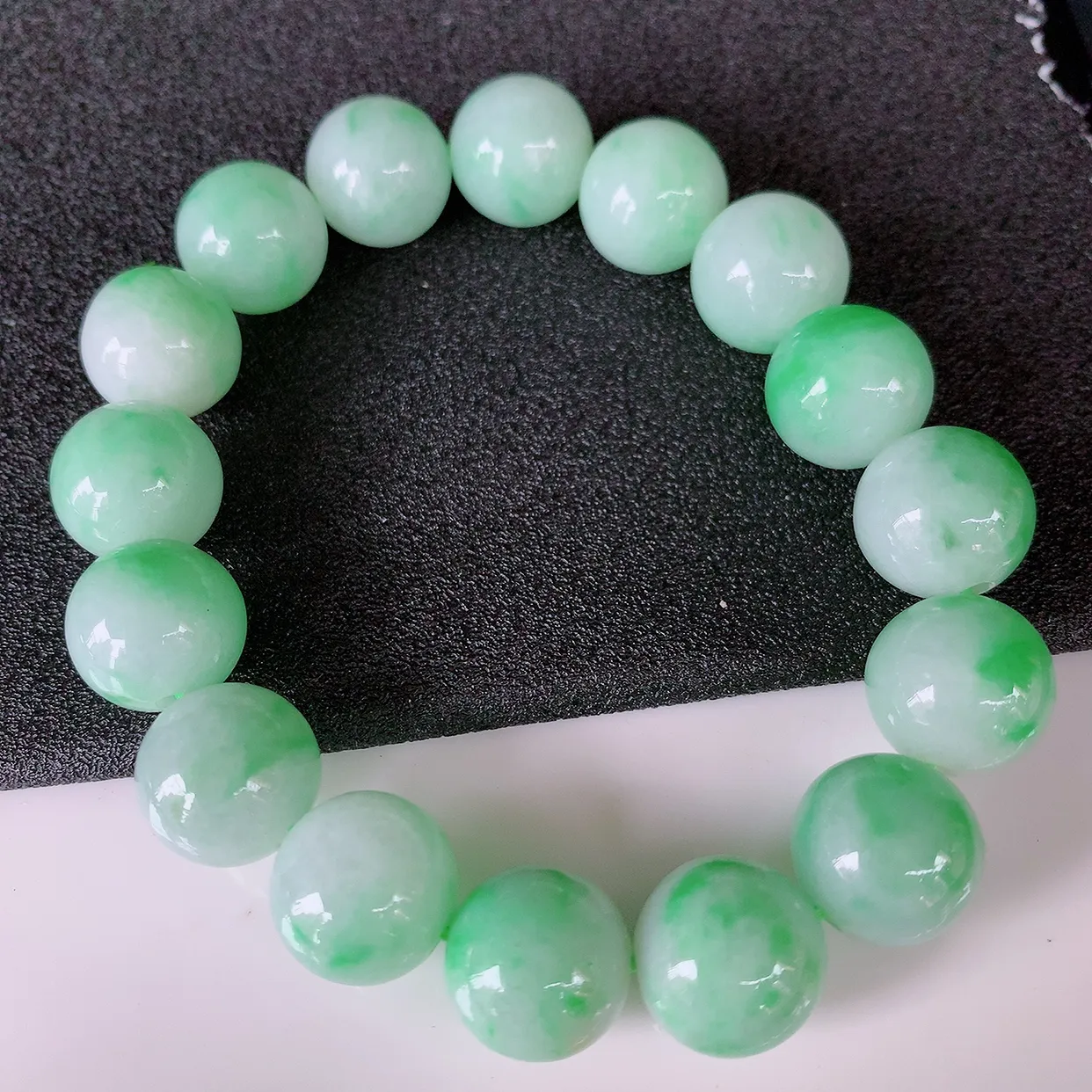 自然光实拍，冰润飘绿翡翠手串手链，种老水足，冰清玉润  颜色漂亮  #001.1取一尺寸12.8