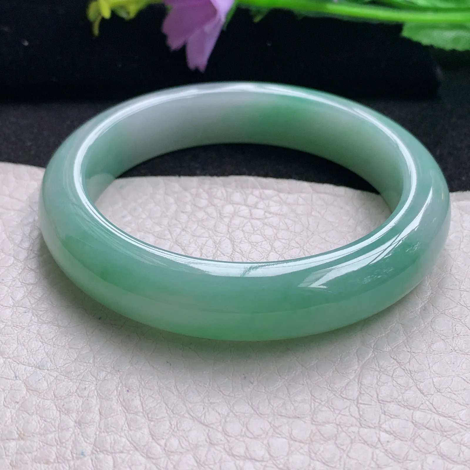 pj自然光55*12.2*8.5平安镯 缅甸翡翠玉手镯飘绿清新胶润宽边玉手环