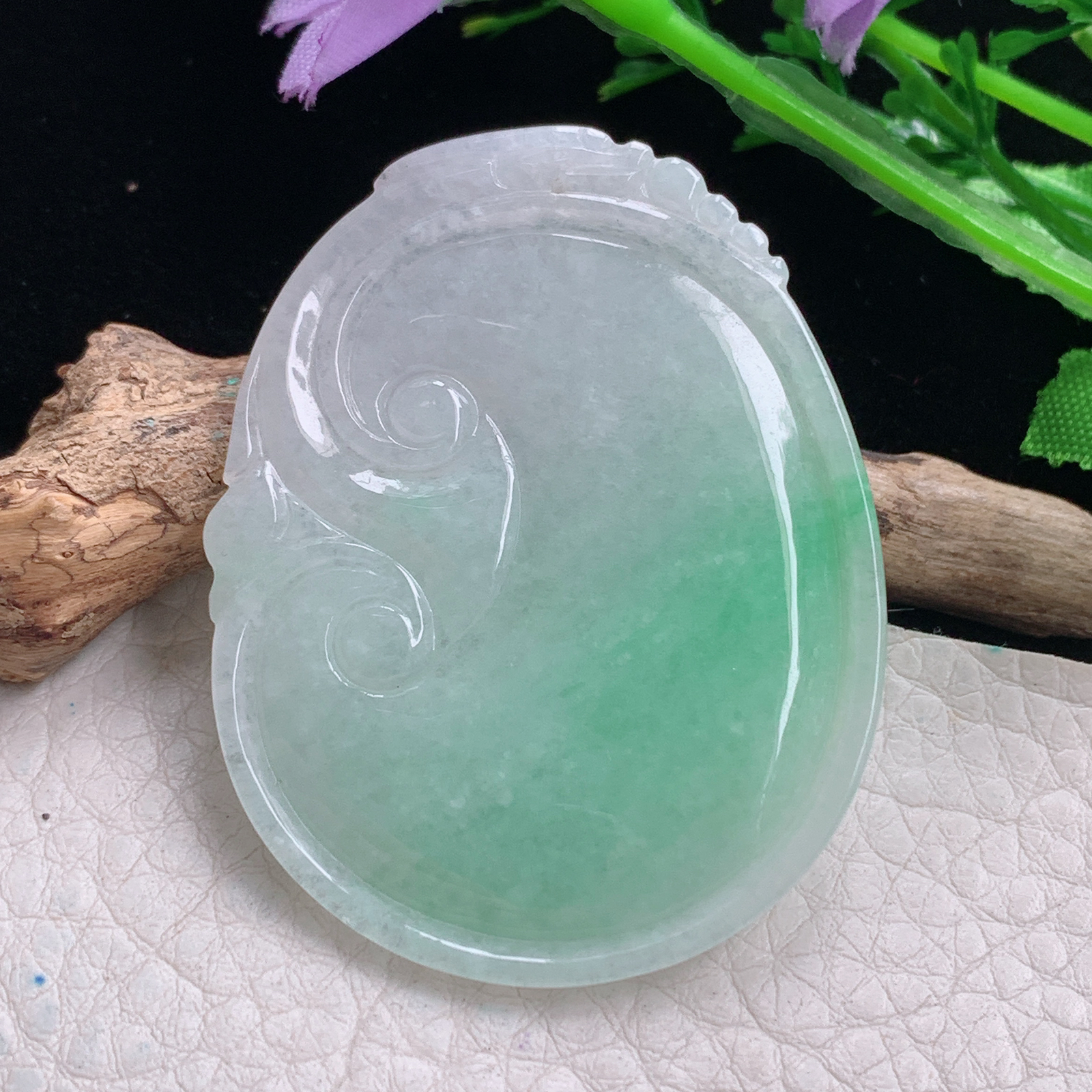 zen自然光52*40*5.8天然缅甸翡翠飘绿大如意 玉如意玉吊坠 毛衣坠